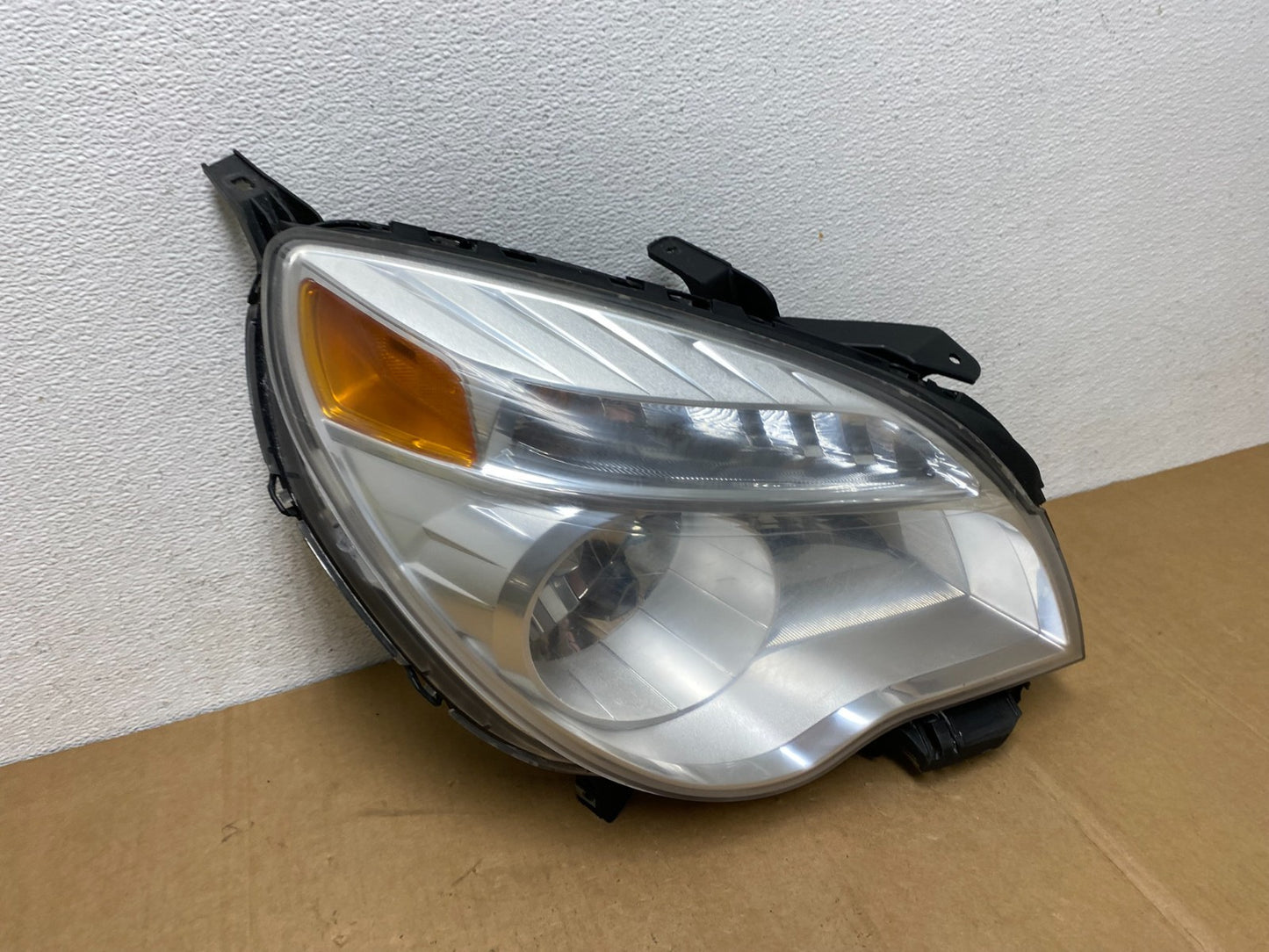 2010 - 2015 Chevrolet Equinox Halogen Headlight Right Passenger Side AC8421 DW2