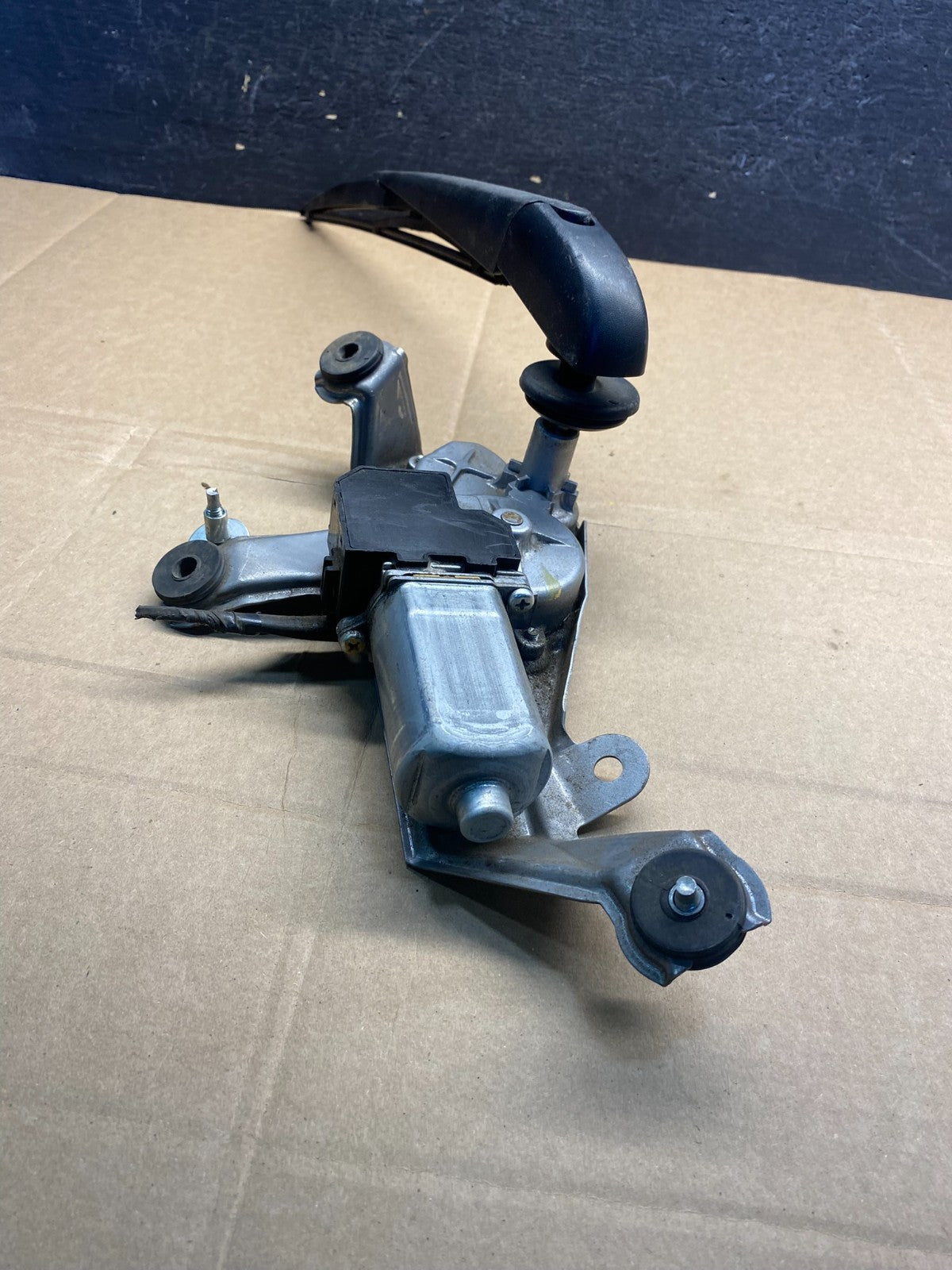2013 to 2018 Toyota Rav4 Rear Wiper Windshield Motor AE8226 DG2