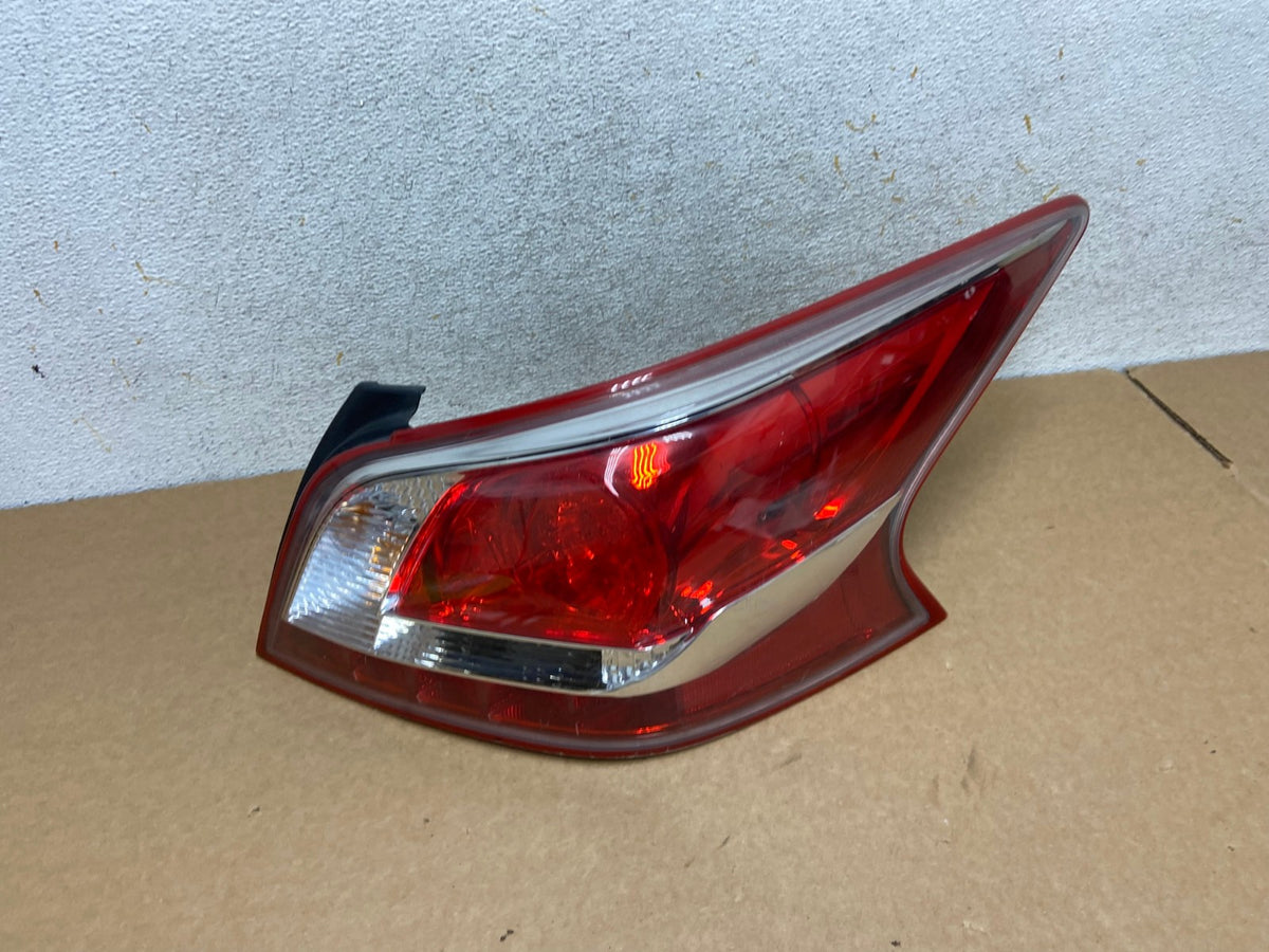 2013 2014 2015 Nissan Altima Right Passenger LED Side Tail Light AI2583 LK0