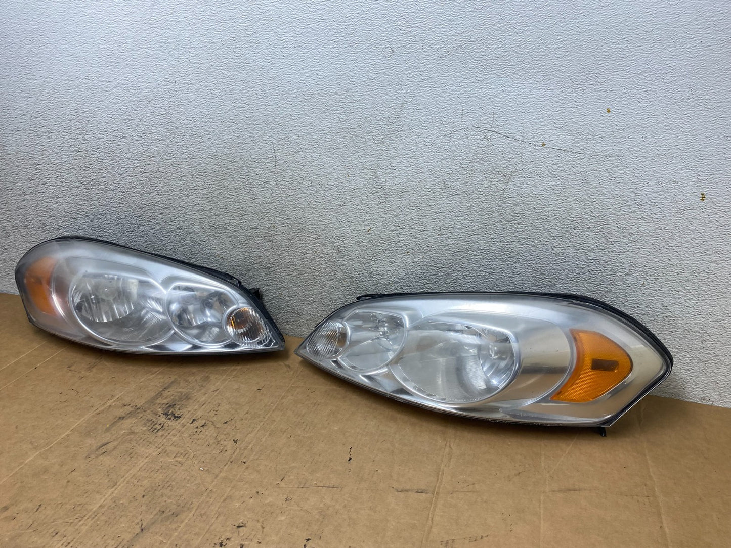 2006 - 2013 Chevrolet Impala Left+Right Set Headlights Halogen T2095 DW1