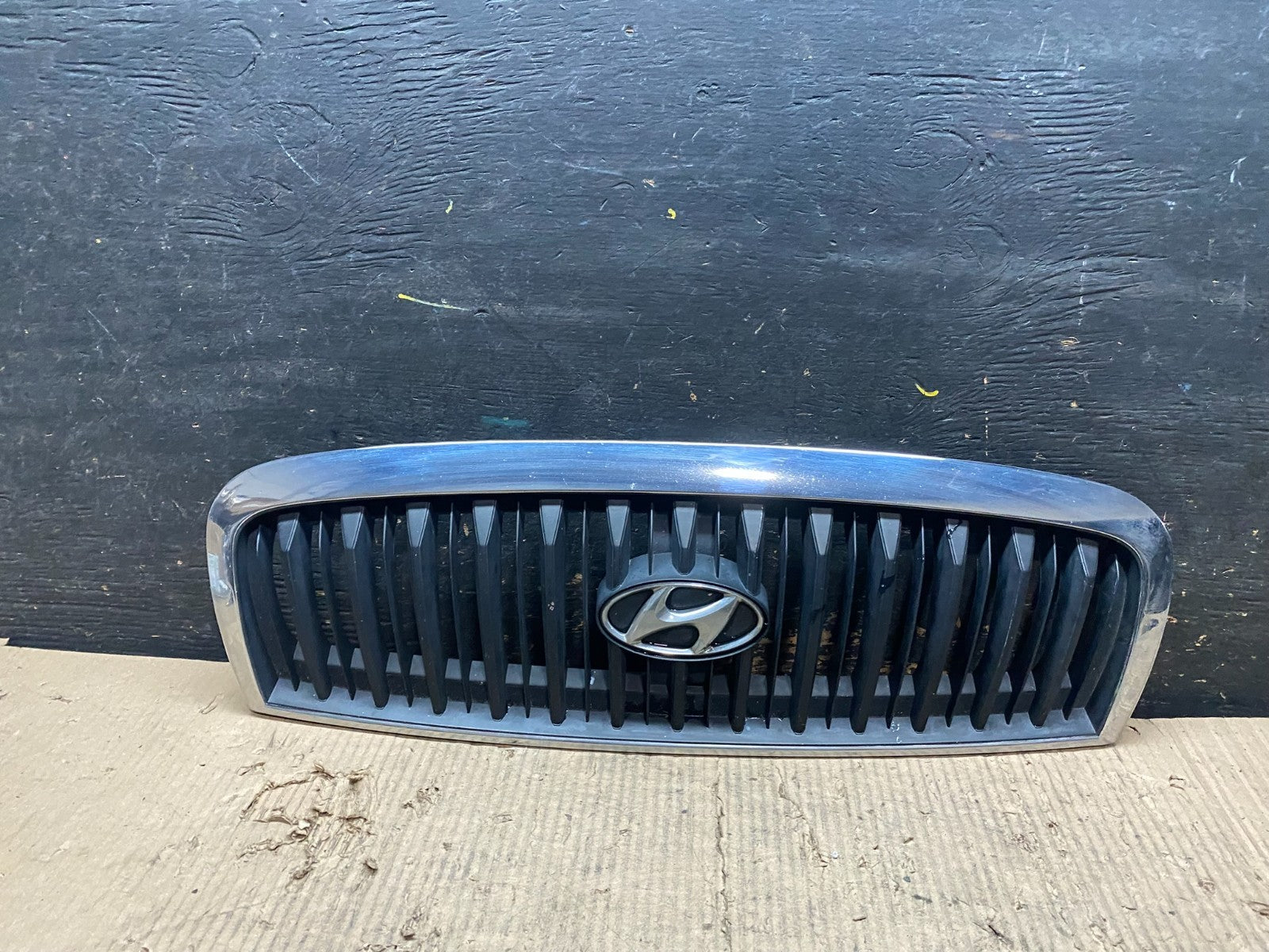 2001 to 2005 Hyundai Sonata Front Upper Grille Grill Bumper V4336 OEM GD0