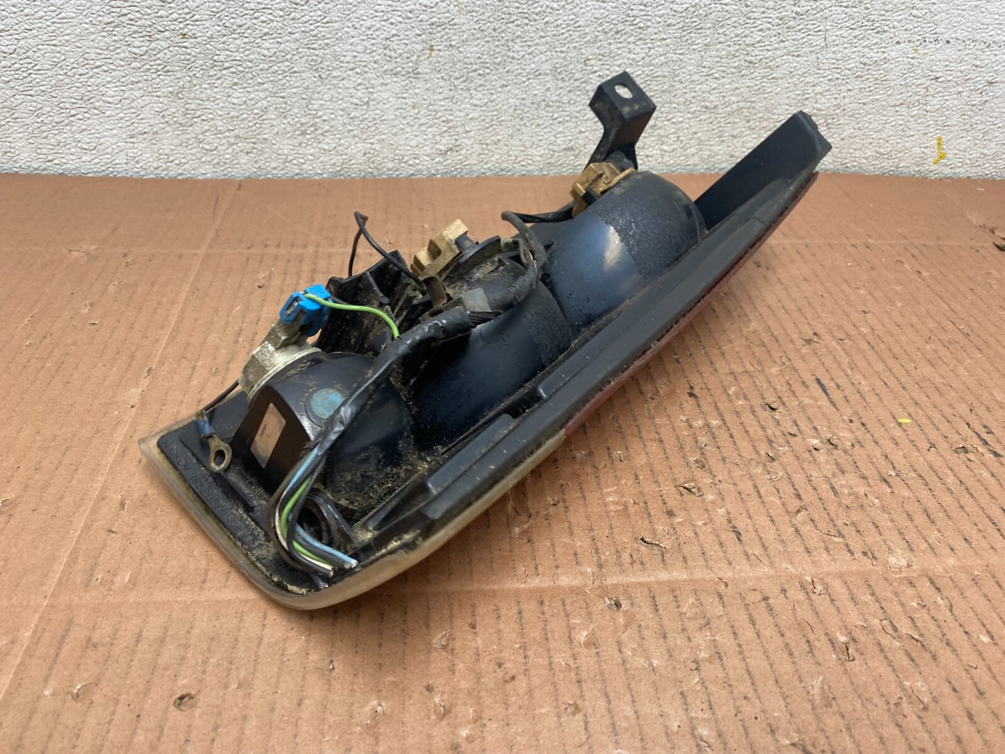 2000 to 2002 Chevrolet Express Left LH Side Tail Light Oem M0150 DW9