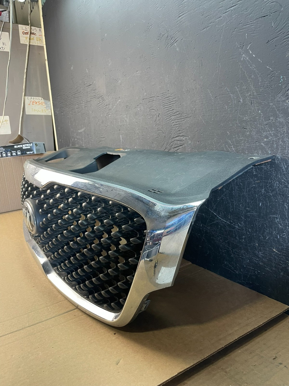 2016 to 2018 Kia Sorento Front Upper Grill Grille AC9945 DW1