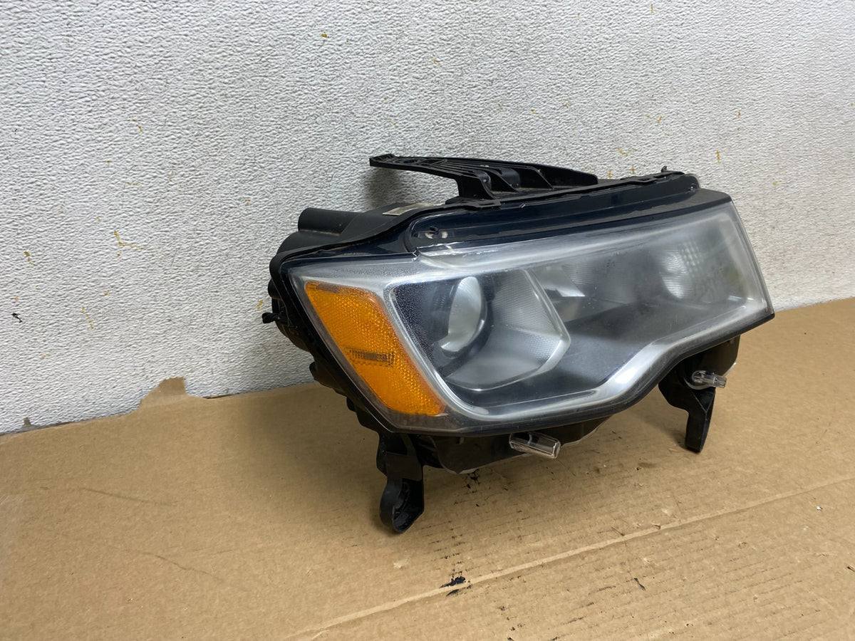 2017 - 2021 Jeep Grand Cherokee Right Passenger Halogen Headlight AH7803 DG1