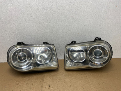 2005 to 2010 Chrysler 300C Left+Right Side Halogen Headlights AC6042 DW0