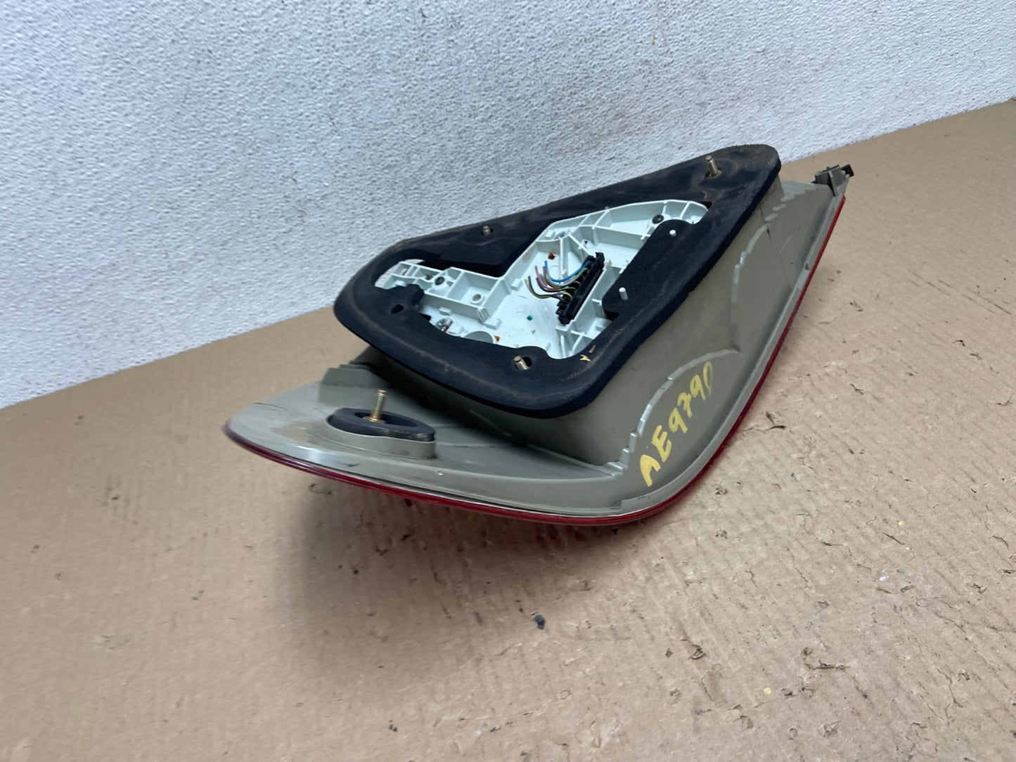 No Led 2003-2006 Mercedes E Class Sedan Right Passenger Tail Light AE9790 LK6