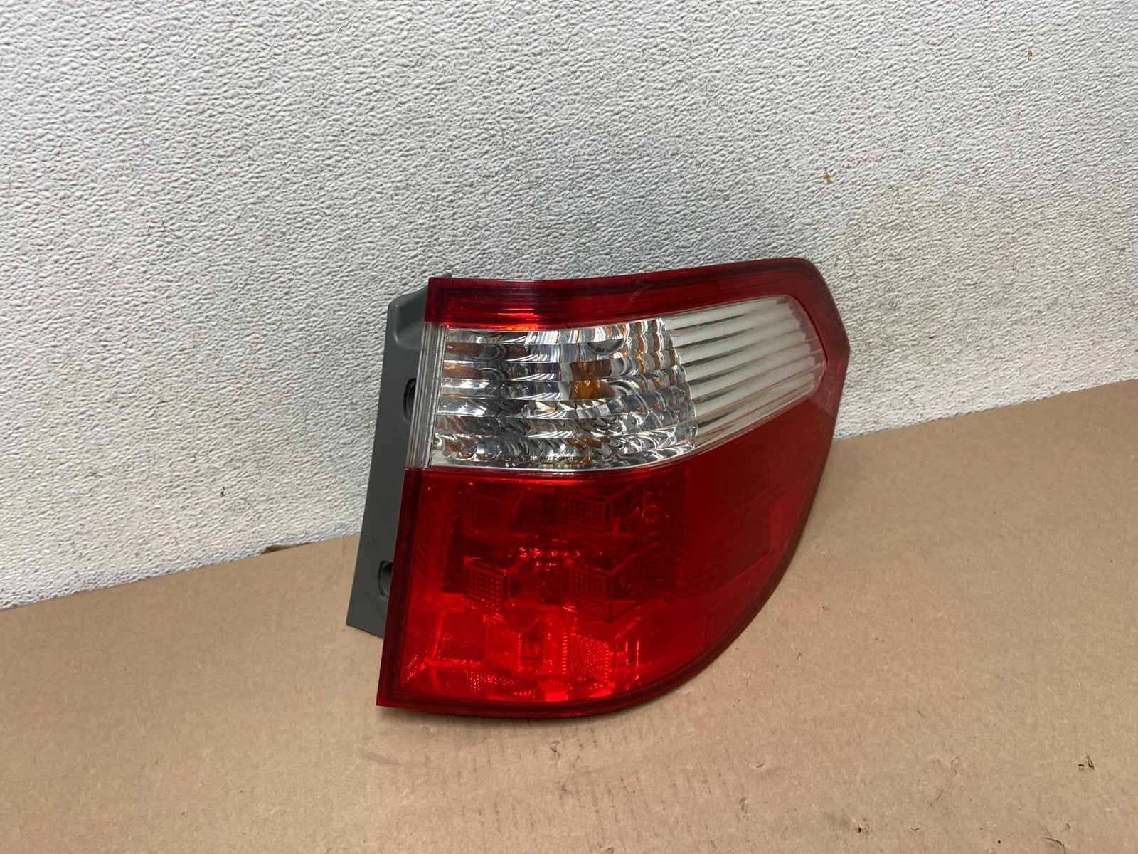 2005 2006 2007 Honda Odyssey Right Passenger RH Side Tail Light AG6634 LK0