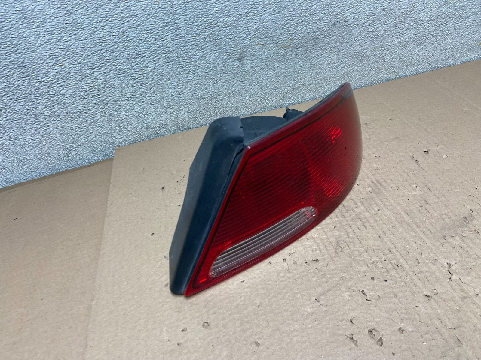 2001-2006 Dodge Stratus Right Passenger Rh Side Tail Light OEM AB2463 LK2