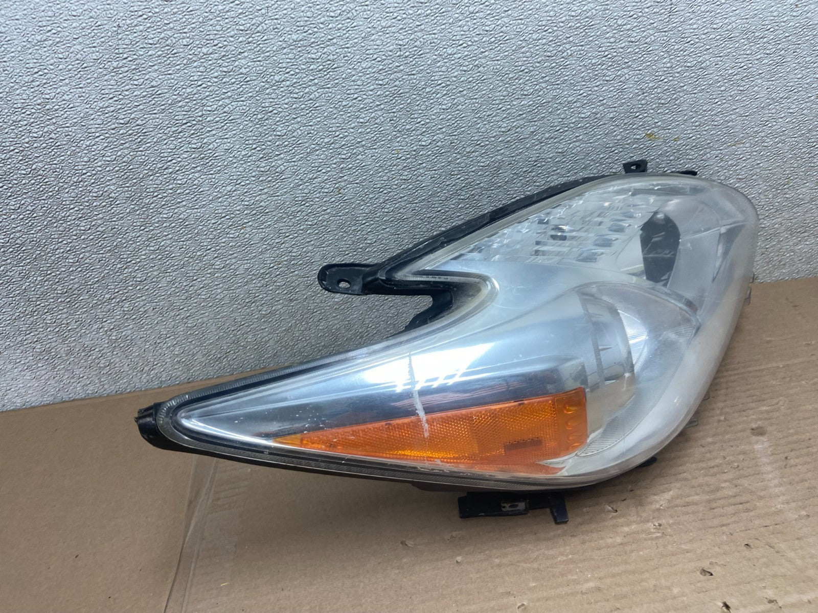 2010 - 2011 Toyota Prius Right Passenger Rh Halogen Headlight OEM AA8724 DW2