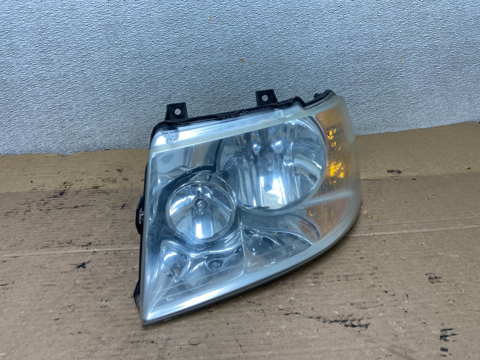 2003 - 2006 Ford Expedition Left Driver LH Side Headlight Halogen Oem AB5343 DW2