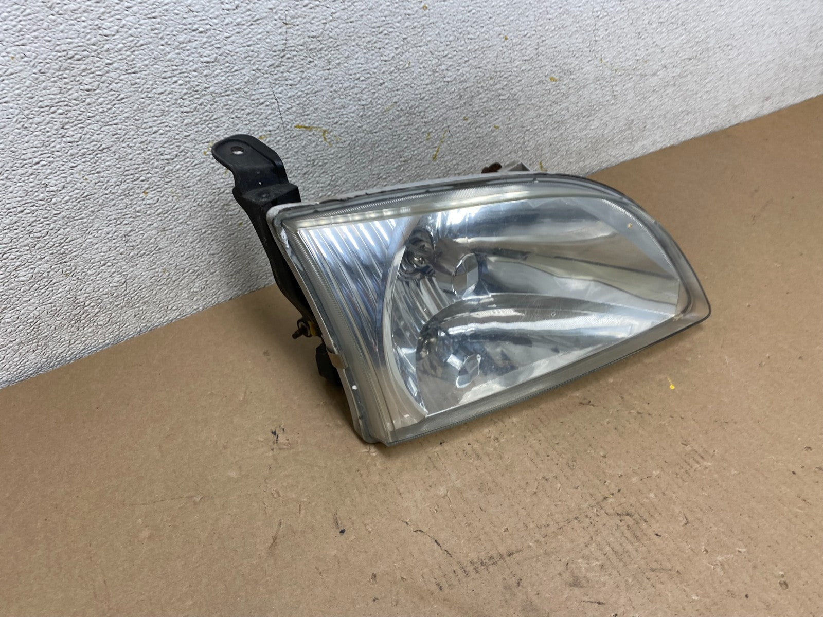 2001 2002 2003 Toyota Sienna Right Passenger Rh Side Headlight Halogen P8167 DW2