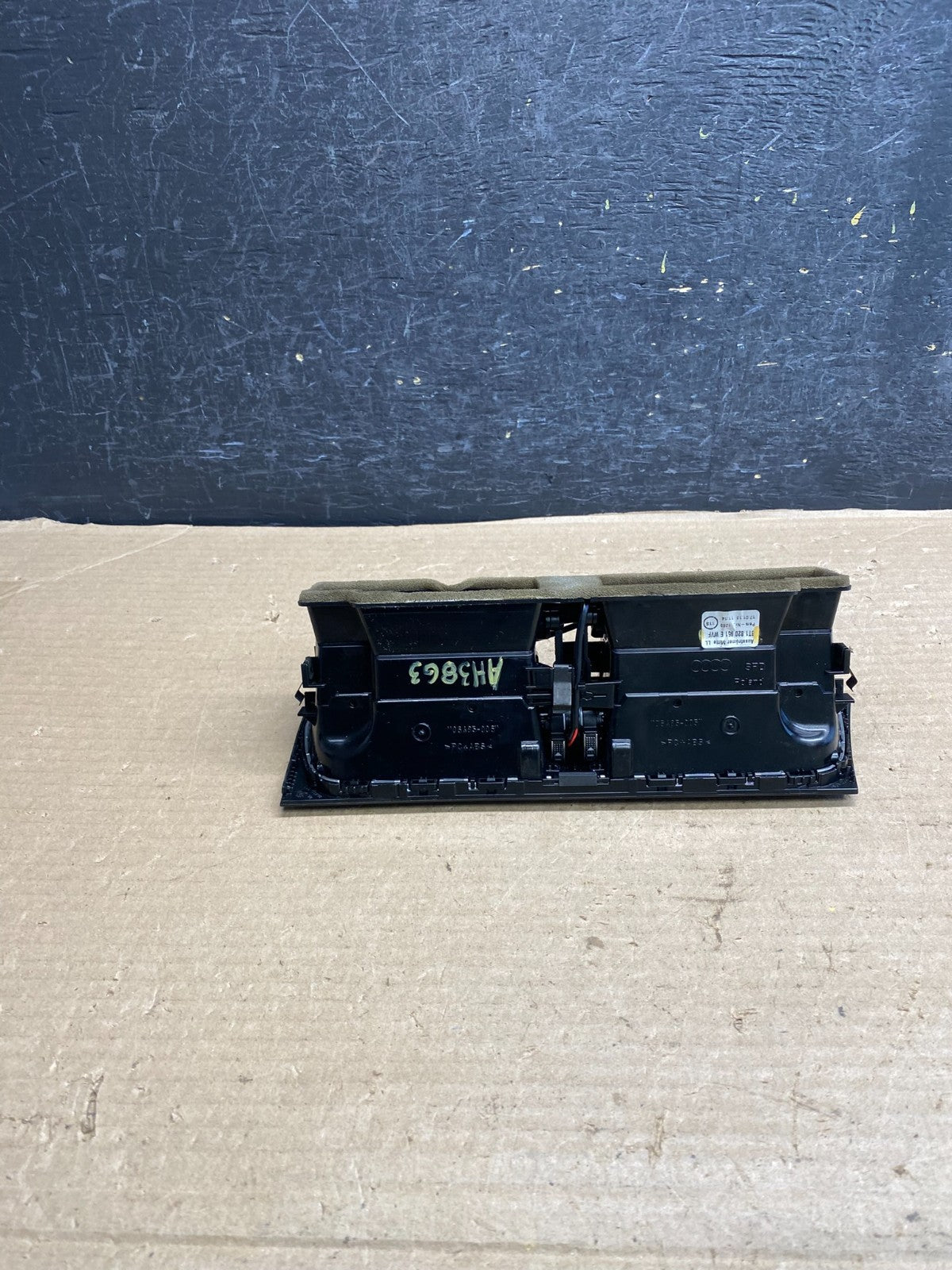 2009 to 2012 Audi A4 Center Dashboard Air Vent ah3863 DG3