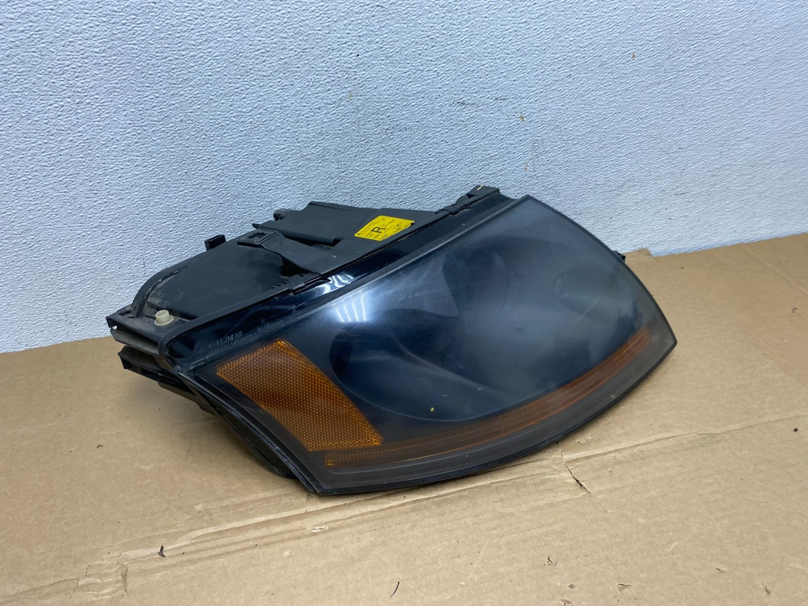 2000 to 2006 Audi TT Right Passenger RH Side Xenon HID Headlight AD3817 DW2