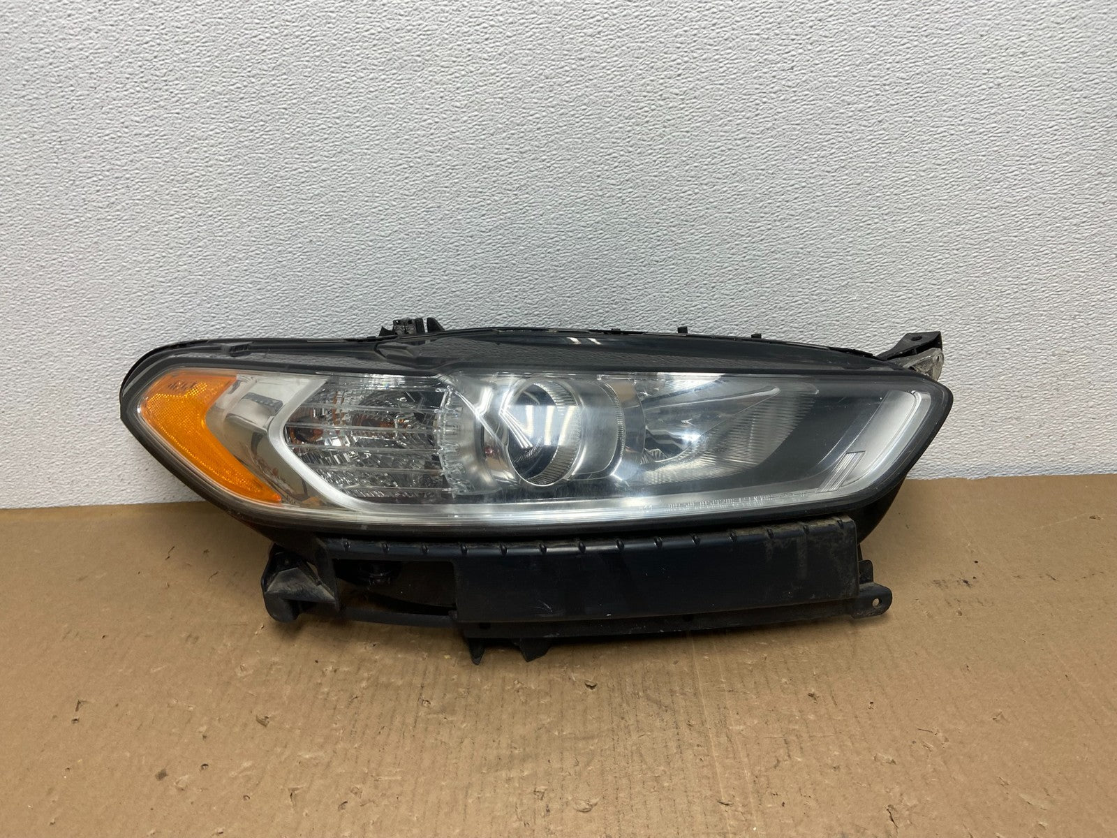 2013 to 2016 Ford Fusion Right Passenger Rh Side Headlight AB6623 DW0