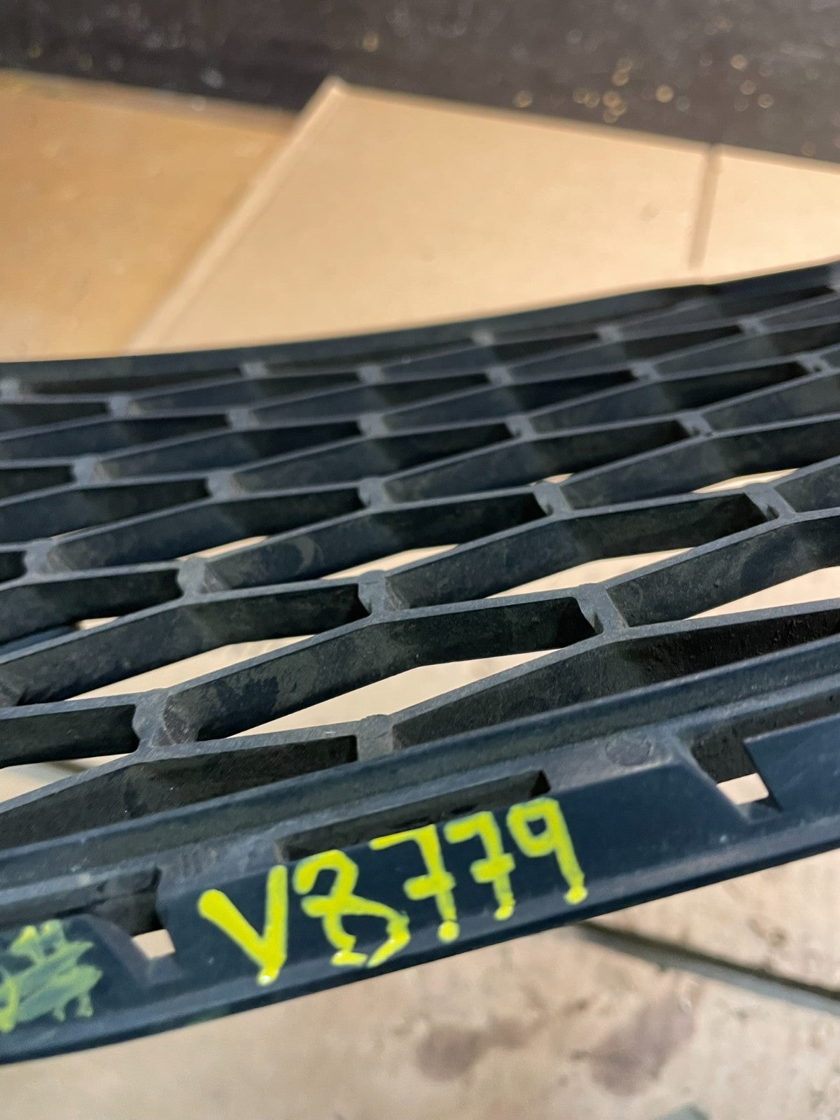 2014-2017 Maserati Ghibli Front Left+Right Bumper Lower Grille Cover V8779 DG8