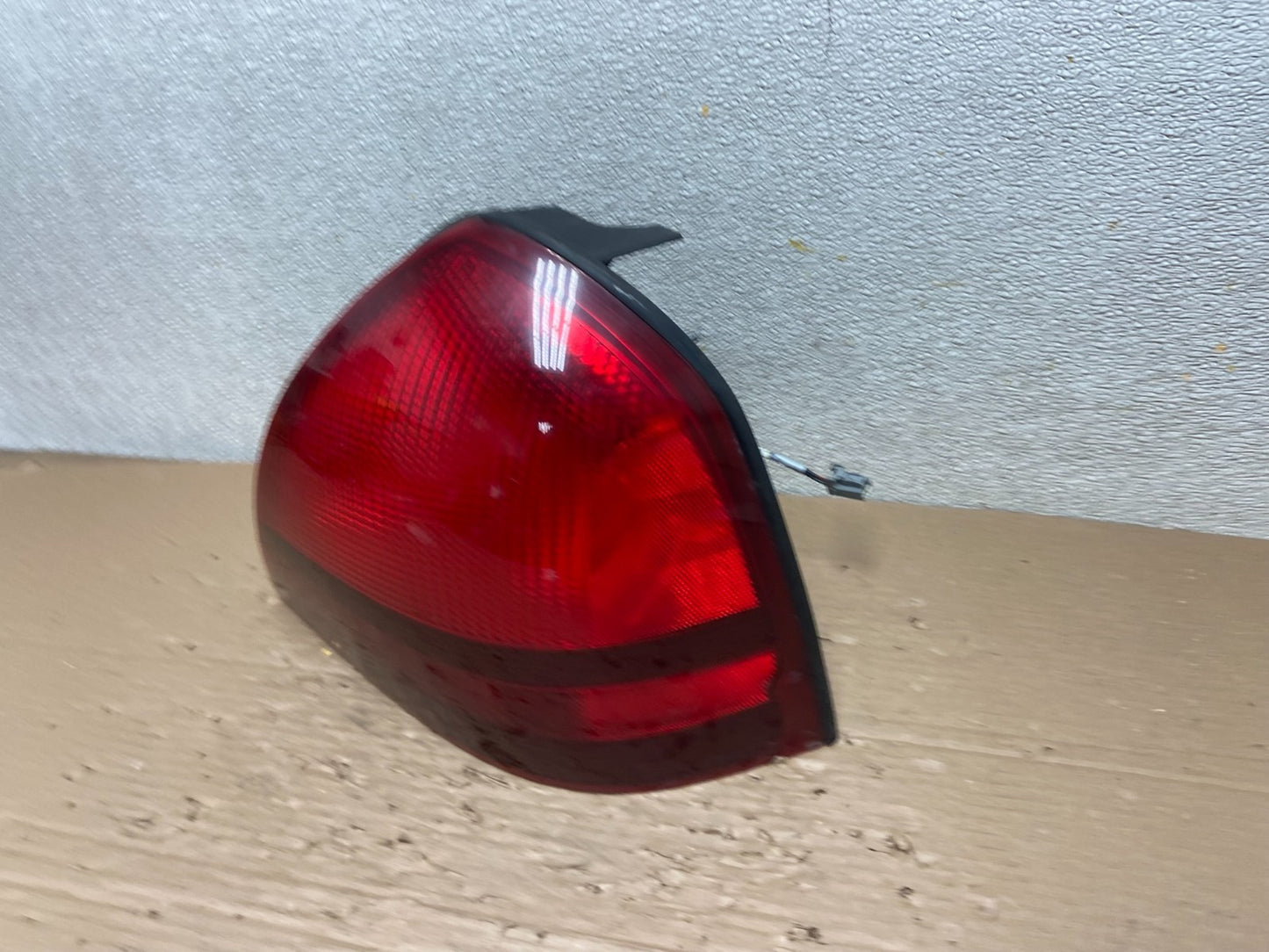 2003 to 2011 Mercury Grand Marquis Right Passenger Side Tail Light AB1635 DW1