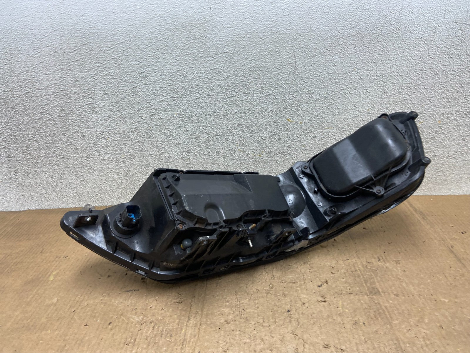 2005 to 2011 Lincoln Town Car Left Driver LH Side Headlight AA8270 DW6