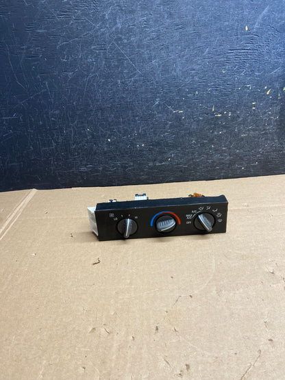 2001 - 2007 GMC Chevrolet Astro Express Climate Control A/C AI6284 DW0