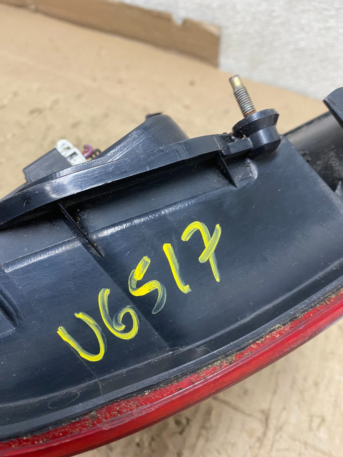 2000 - 2001 Infiniti i30  Right Passenger Rh Side Tail Light Oem U6517 DW5