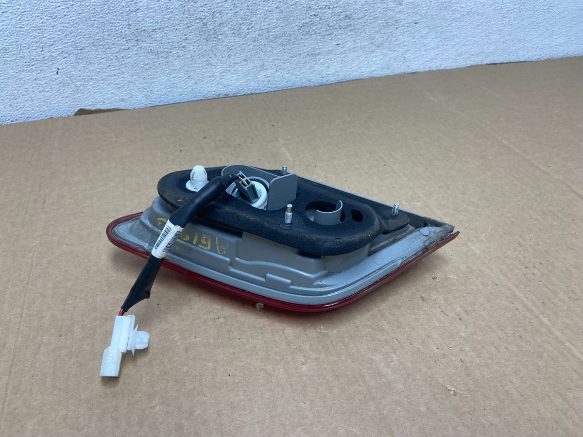 2010 - 2011 Toyota Camry Right Passenger RH Side Inner Tail Light AG1973 DW4
