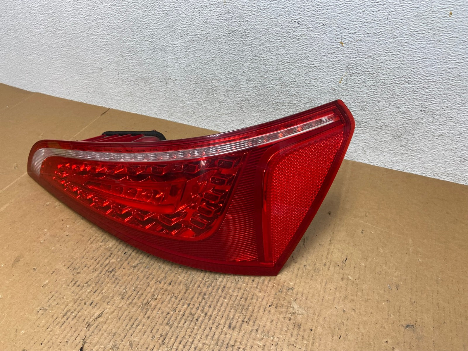 2009 to 2012 Audi Q5 Right Passenger RH Side Tail light AE1317 LK1
