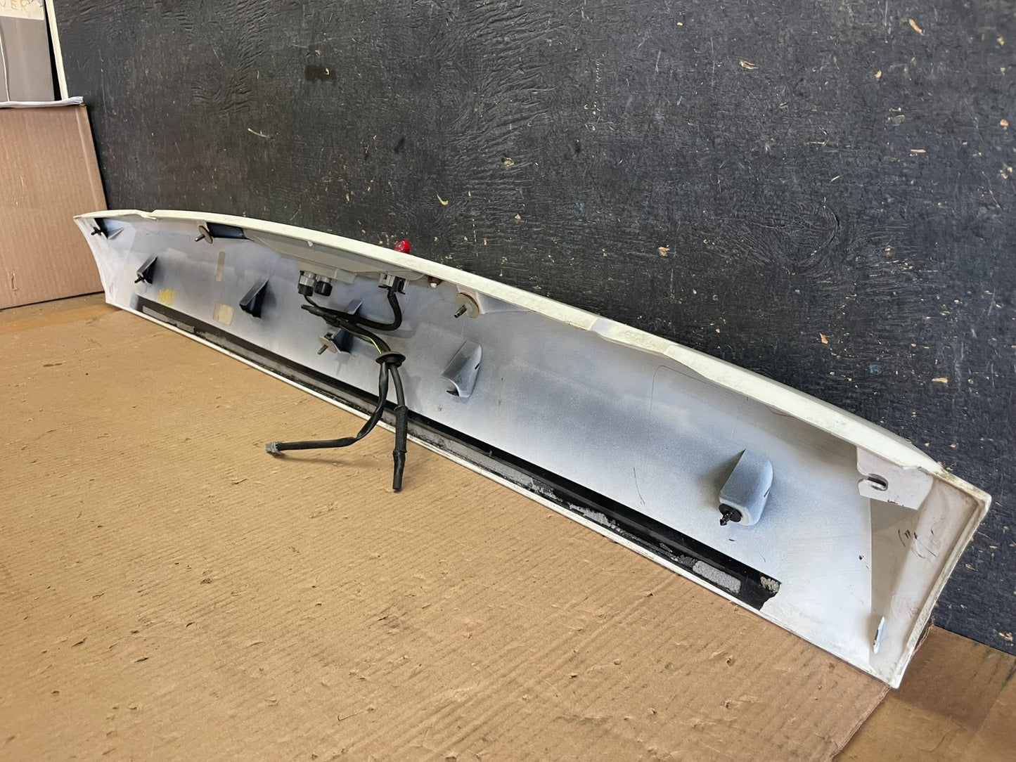 2004 - 2015 Nissan Armada Rear Tailgate Liftgate Spoiler Wing W/ Light AA2219 DG8