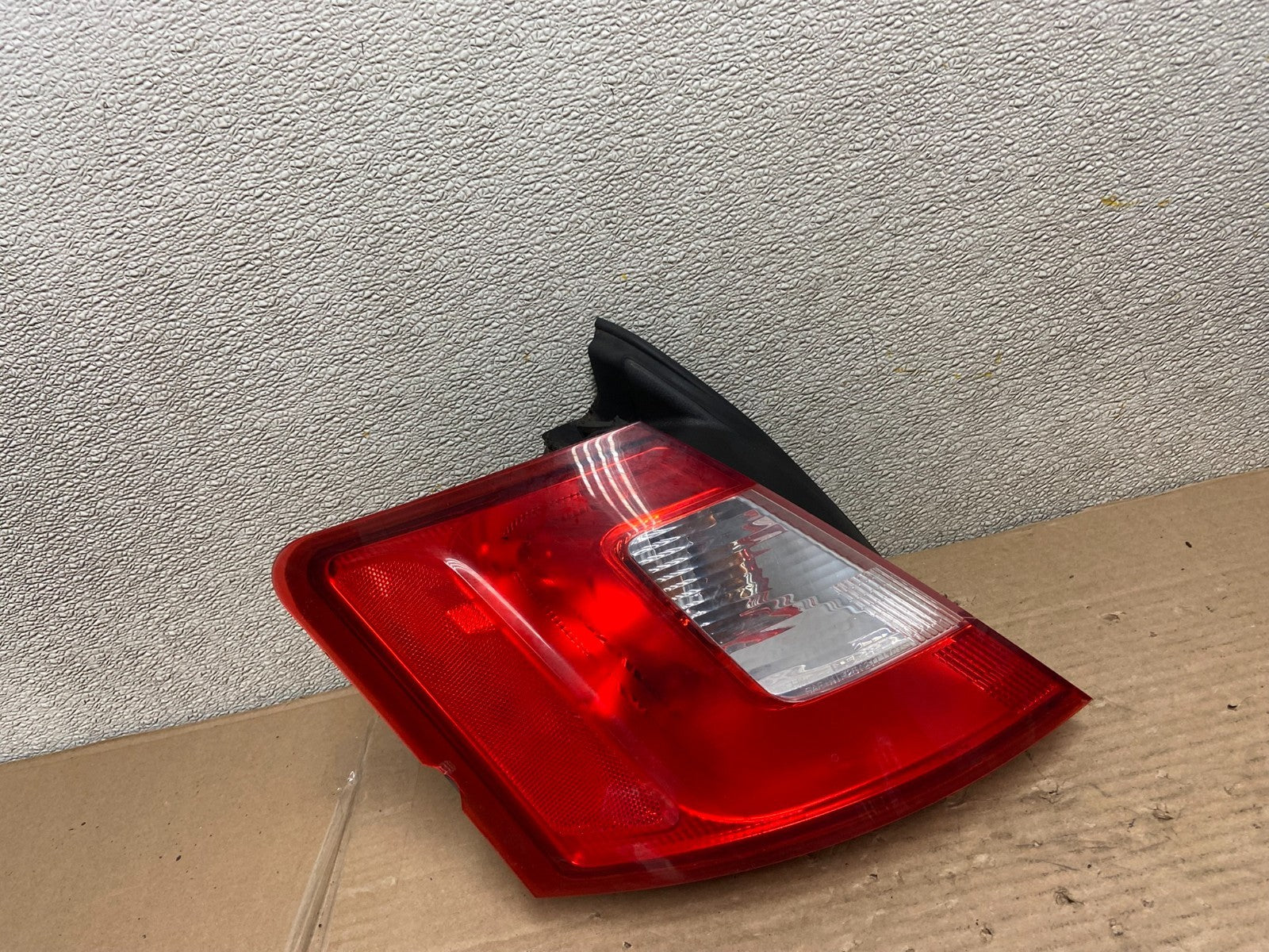 2010 to 2012 Ford Taurus Left Driver Lh Side Tail Light OEM AA9377 LK0