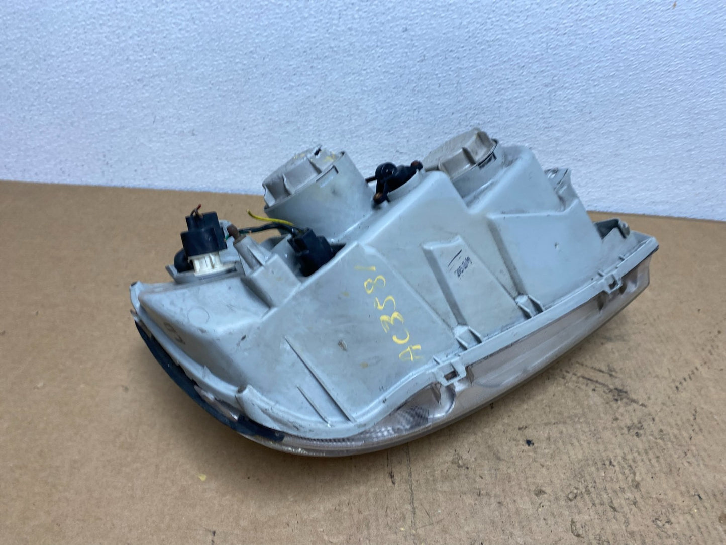 2004 2005 Hyundai XG350 XG Left Driver LH Headlight Halogen AC3581 DW8