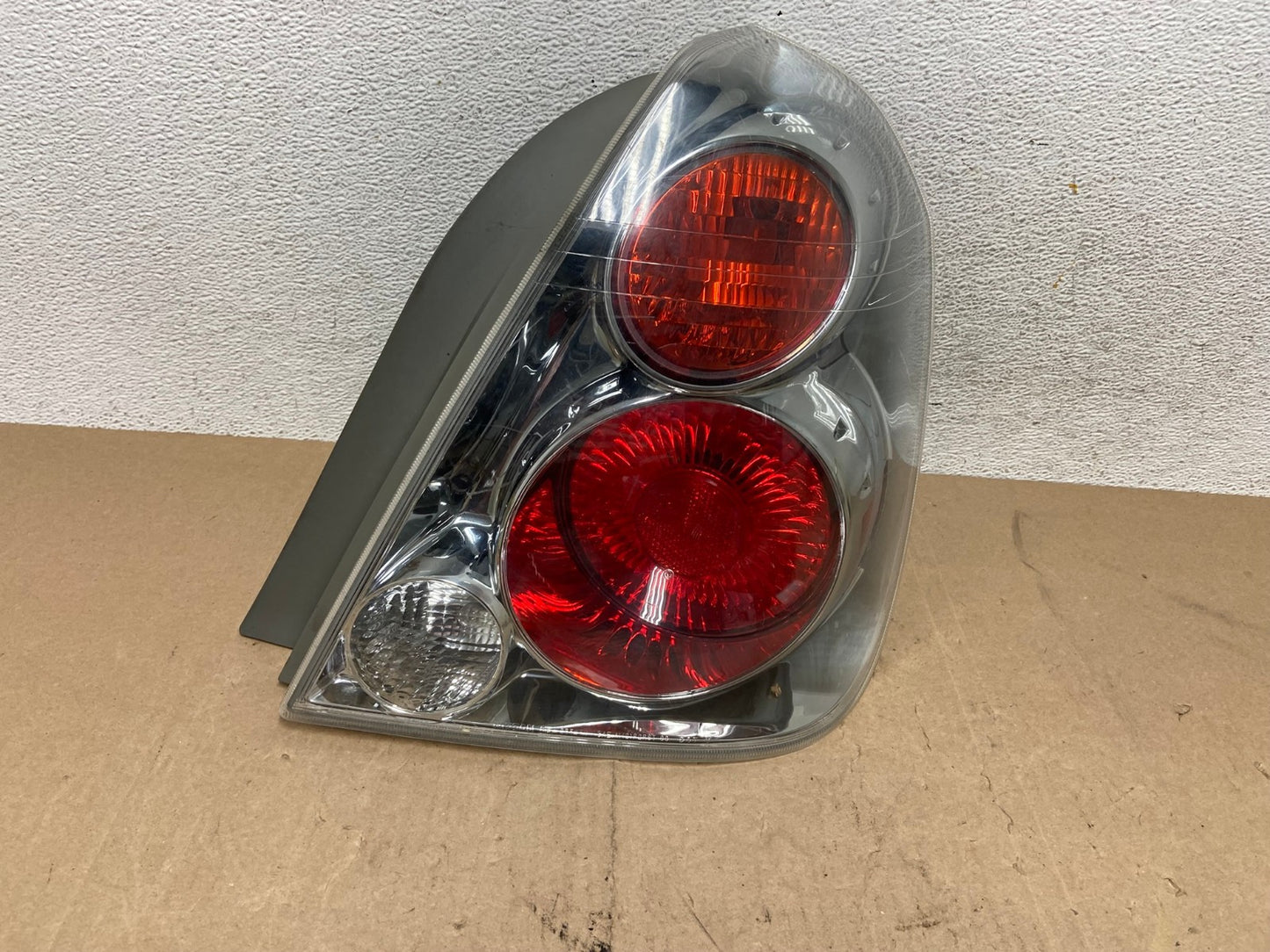 2005 to 2006 Nissan Altima Tail Light Right Passenger RH Side AE6811 LK0