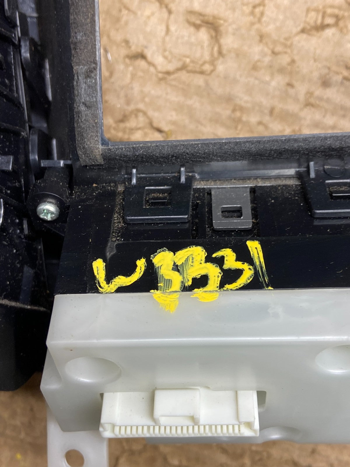 2008 - 2012 Infiniti G35 EX35 Radio Player Screen Panel Bezel W3331 DG4