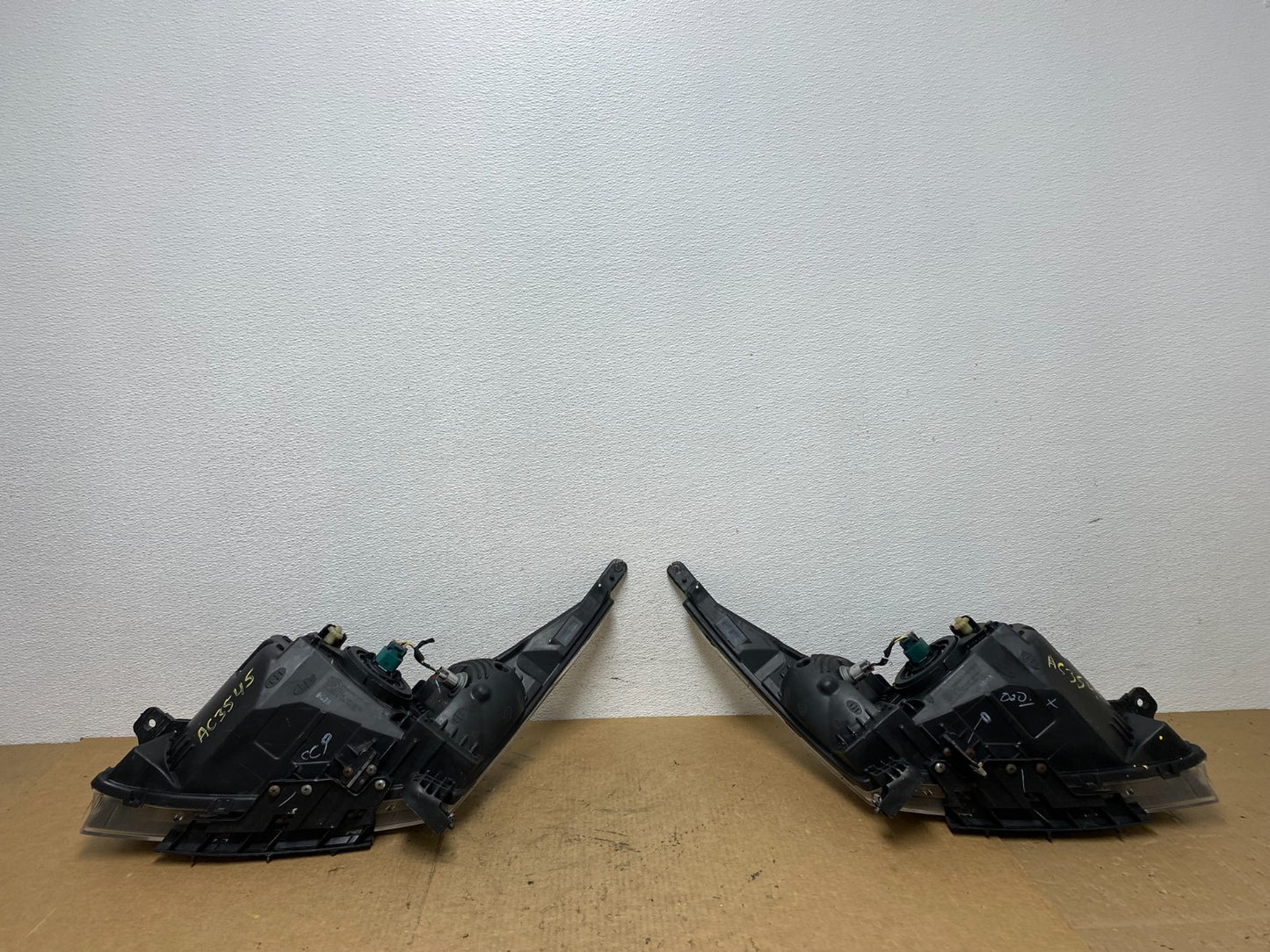 2011 to 2015 Chevrolet Cruze Halogen Left+Right Set Headlights AC3545 DW9
