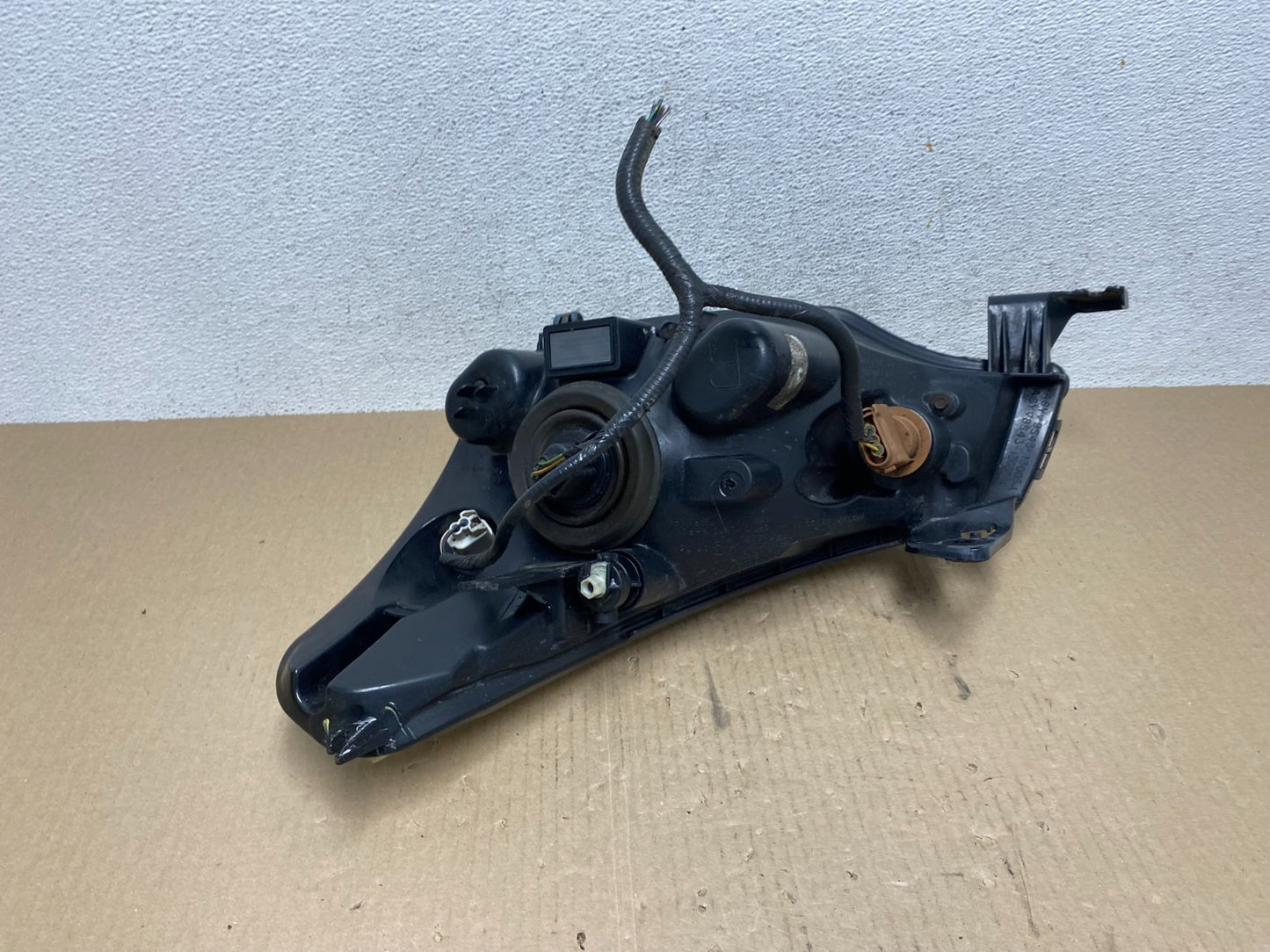 2008 2009 2010 2011 Ford Focus Right Passenger Rh Side Headlight AE7015 DW7