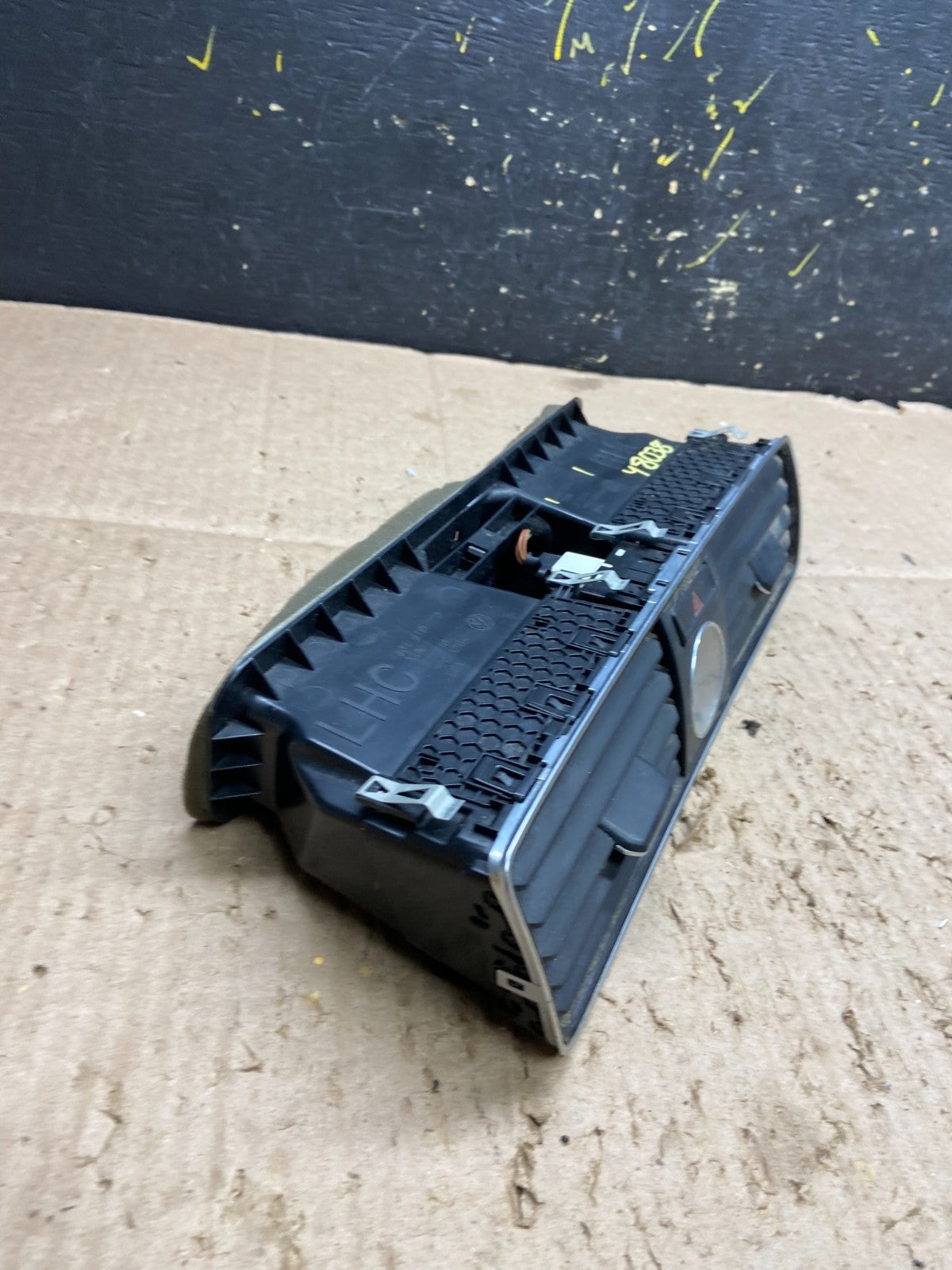 2012 - 2015 Volkswagen Passat Dash Dashboard Middle Center Air Vent OEM Y8038 DG1