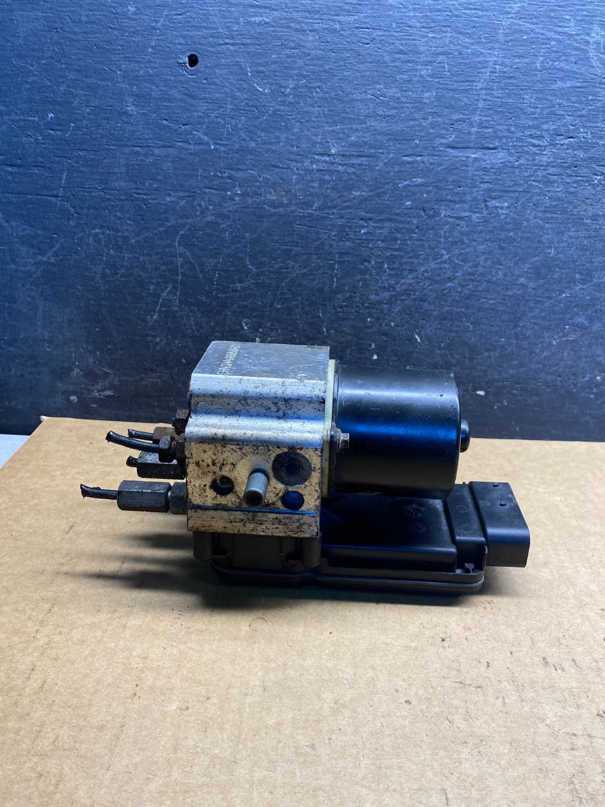 2004 2007 Ford E250 E350 Econoline Anti-Lock ABS Antilock Brake Pump AH7226 DW2