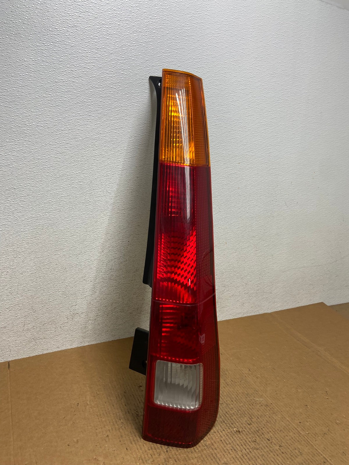 2002 - 2004 Honda Crv Cr-v Right Passenger Rh Side Tail Light DEPO AE1402 LK2