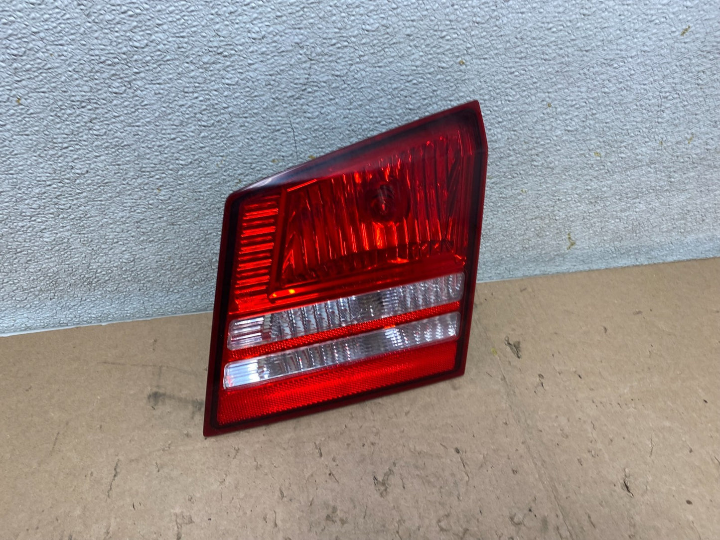 NO LED 2009-2011 Dodge Journey Right Passenger side Tail Light Inner Oem S40270