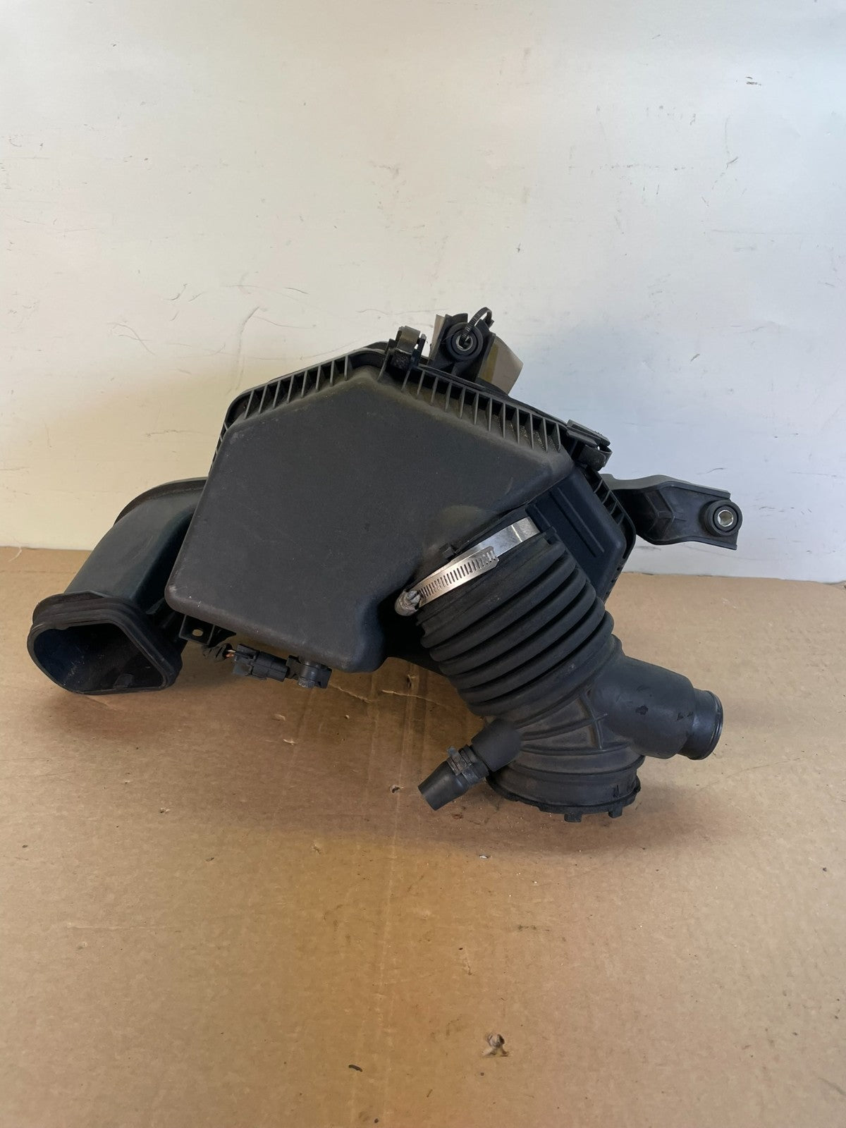 2013 2014 Hyundai Genesis Coupe Air Cleaner Filter Box ag7612 DG0