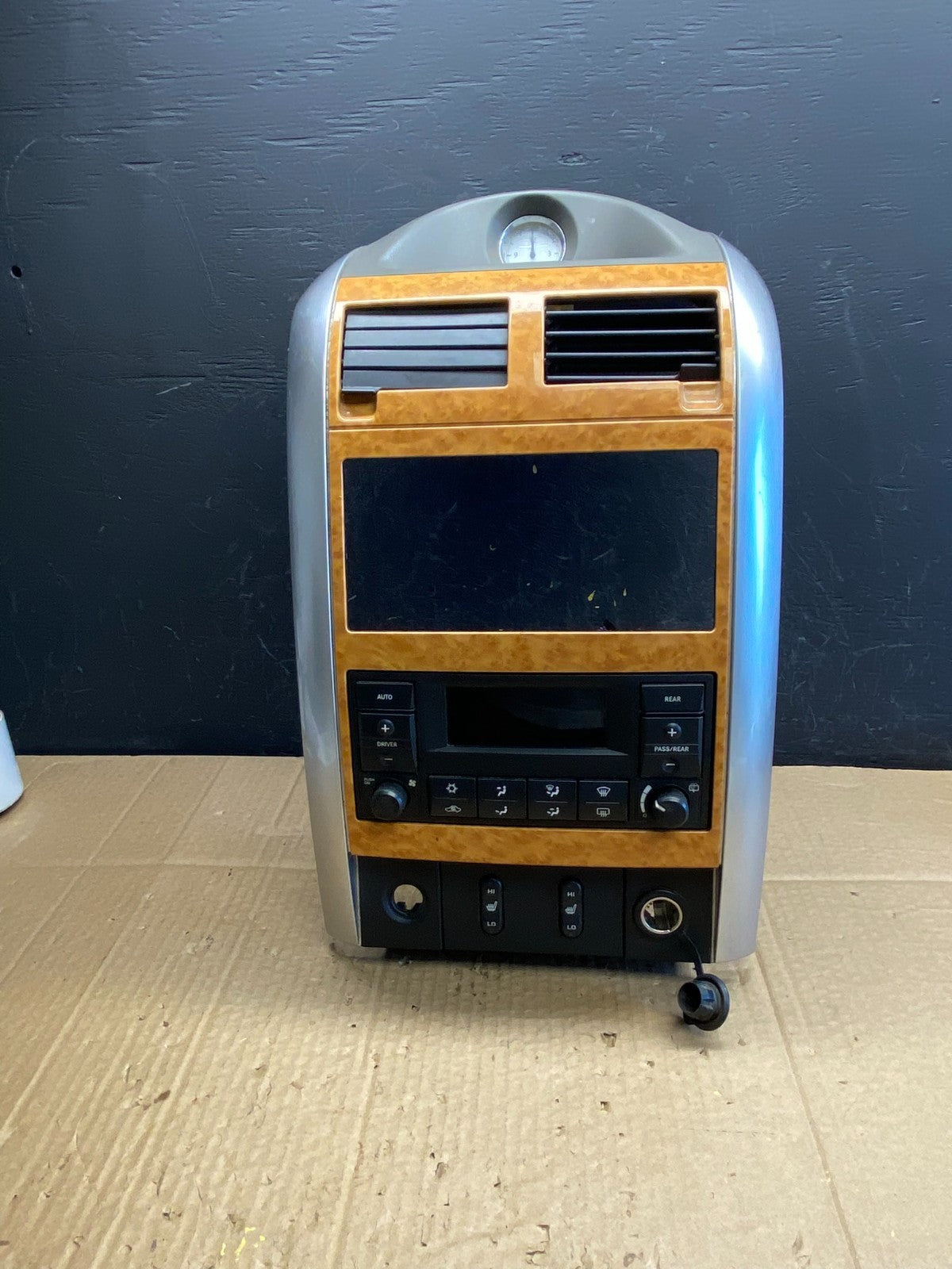 2007-2009 Chrysler Aspen Heat Climate Temperature Control Radio Bezel AC9532 DG0