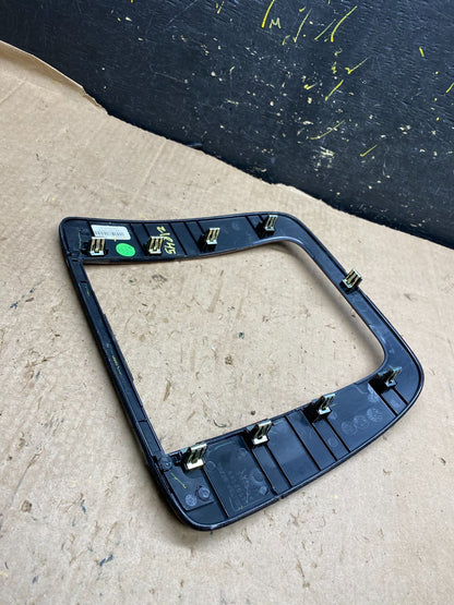2007-2014 GMC Yukon Tahoe Center Dash Radio Bezel Pedal Traction Trim Z1845 DG5