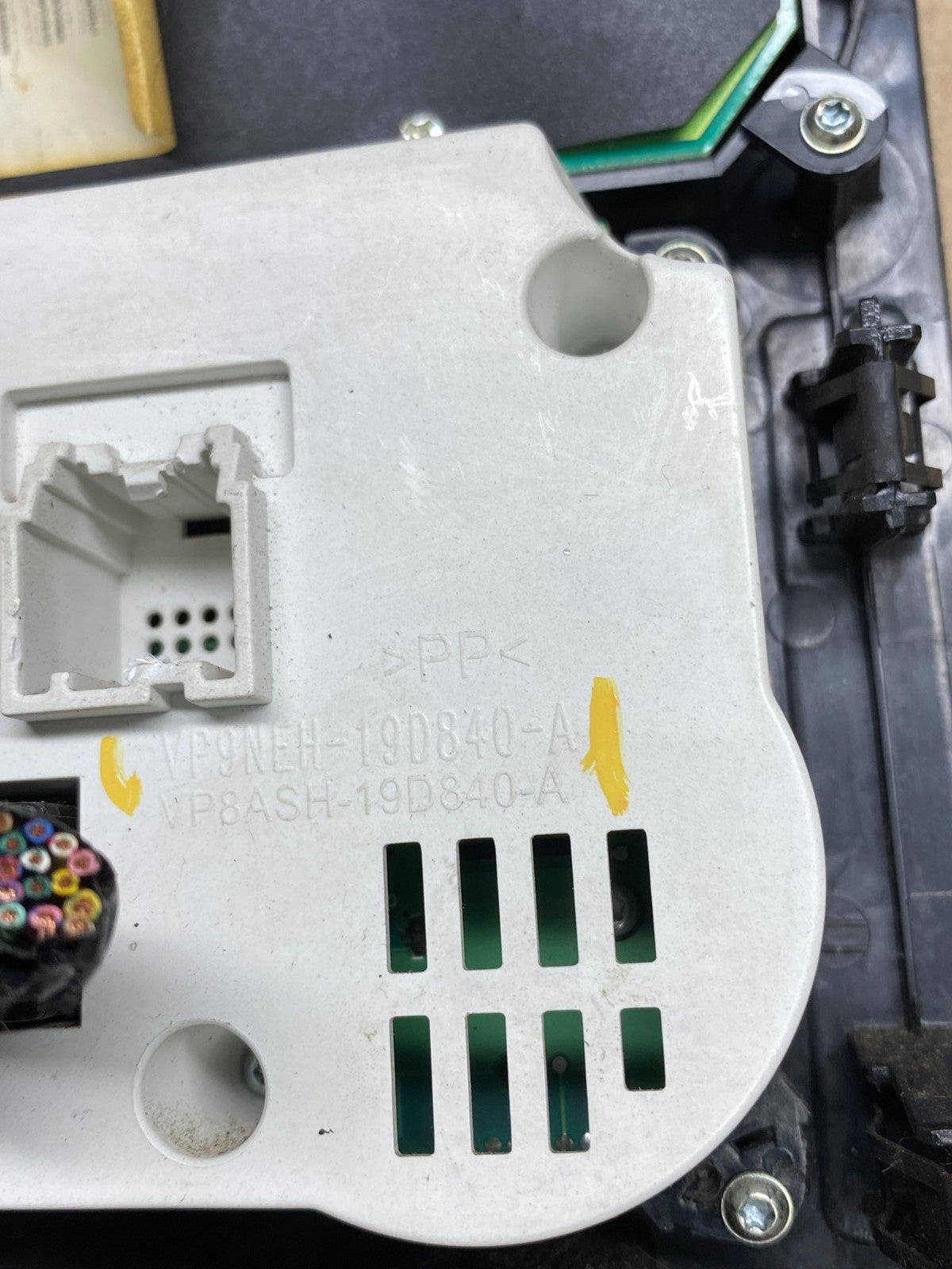 2008 - 2012 Nissan Titan Radio CD Player Climate Control ab9030 DG5
