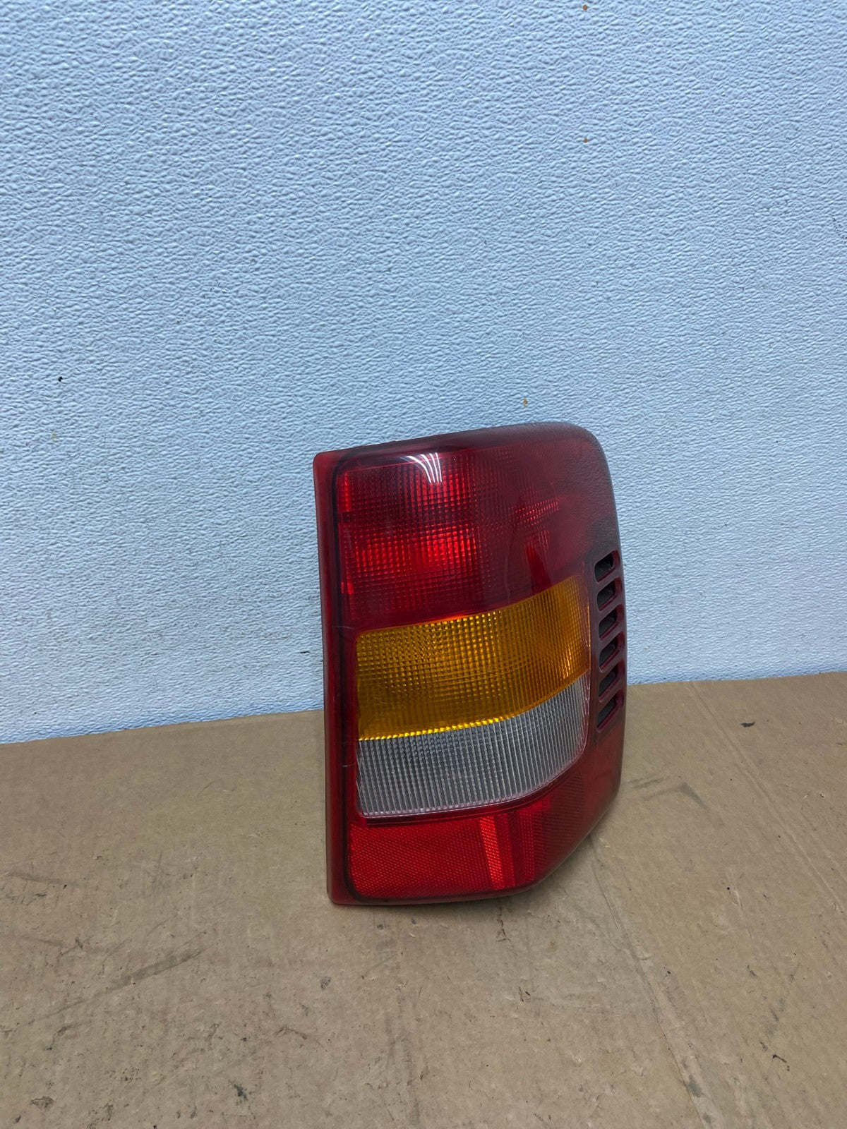 1999-2004 Jeep Grand Cherokee WJ Right Passenger Side Rh Tail Light AC8653 LK0