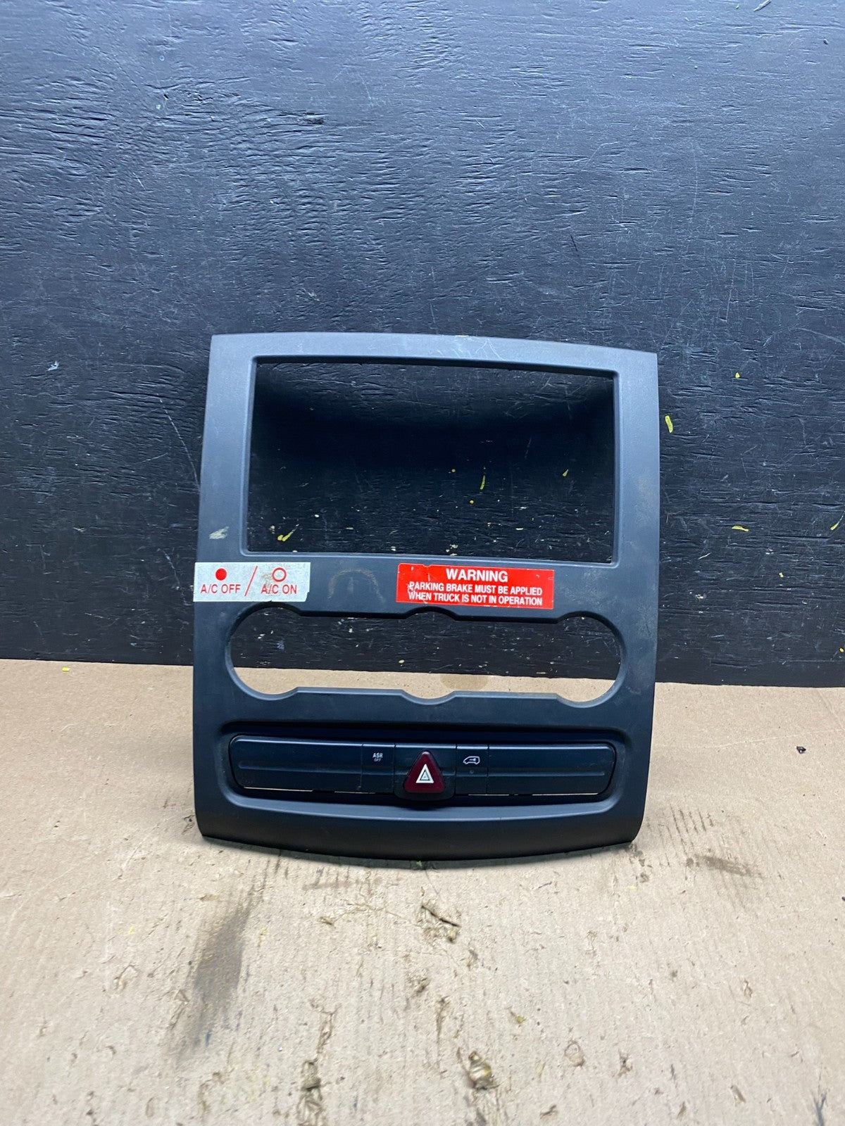 2007-2018 Mercedes Dodge Sprinter Center Console Radio Instrument Panel Q9310 DG0
