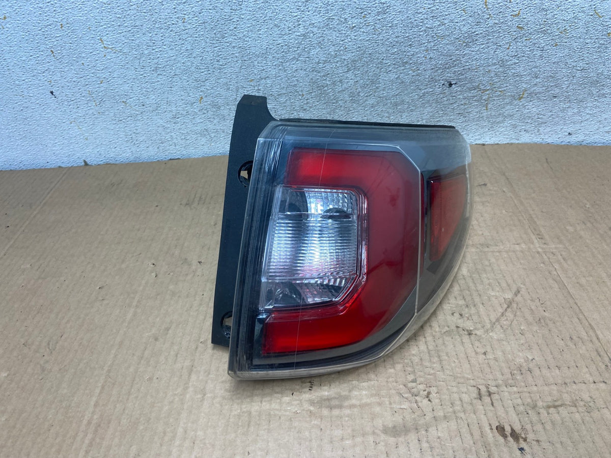 2013 to 2016 GMC Acadia Right Passenger RH Side Tail Light AI7026 LK2