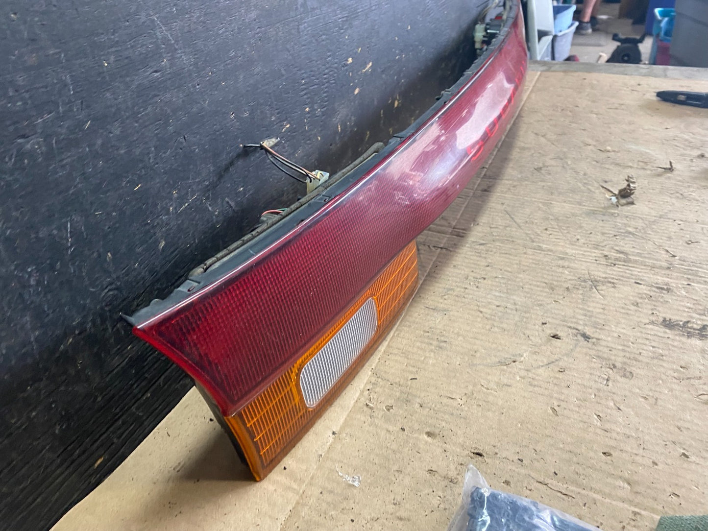 1995 to 1996 Subaru Legacy Wagon Trunk Mounted Center Tail Light Panel R7908 DG2