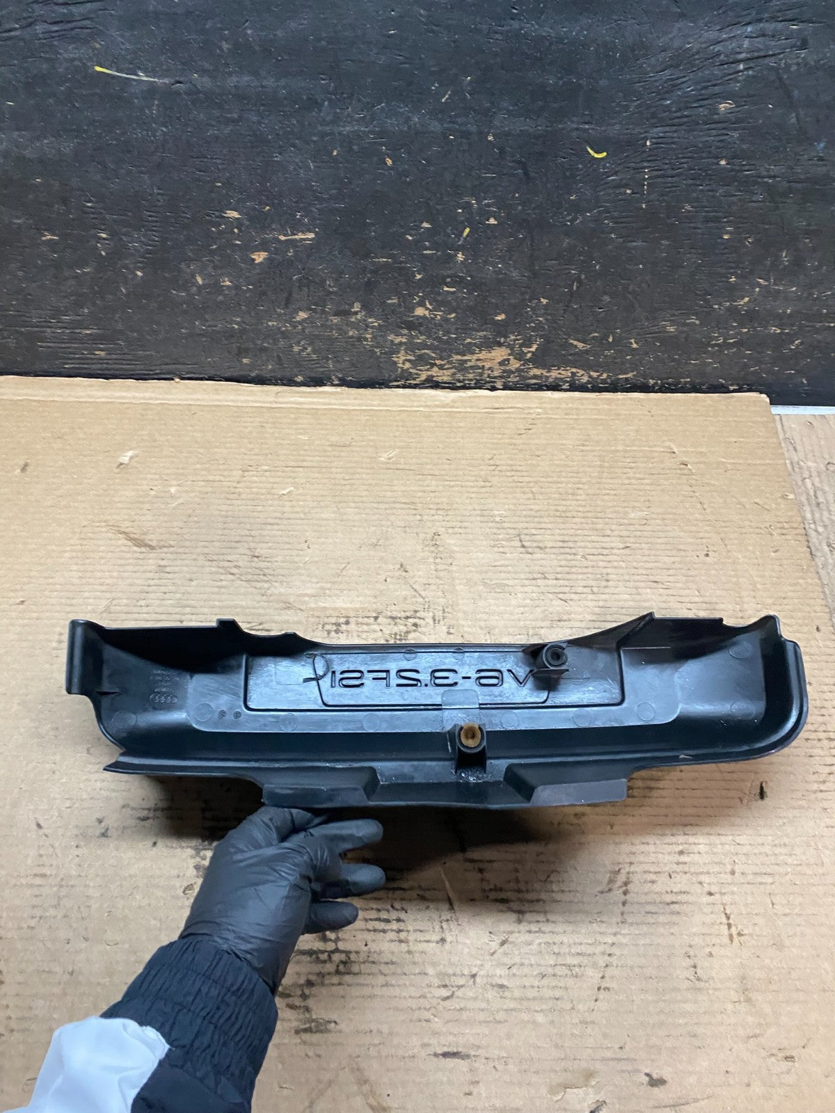 2008 to 2008 Audi  A6 3.2L Engine Motor Cover OEM V9379 DG5