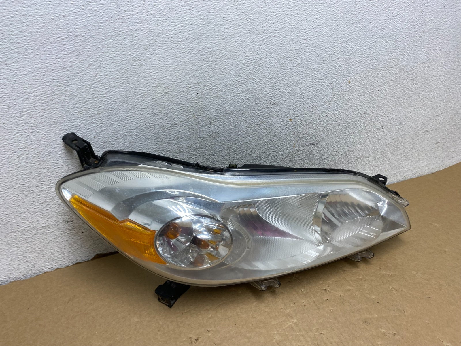 2009 to 2014 Toyota Matrix Right Passenger RH Side Halogen Headlight AF7321 DW2
