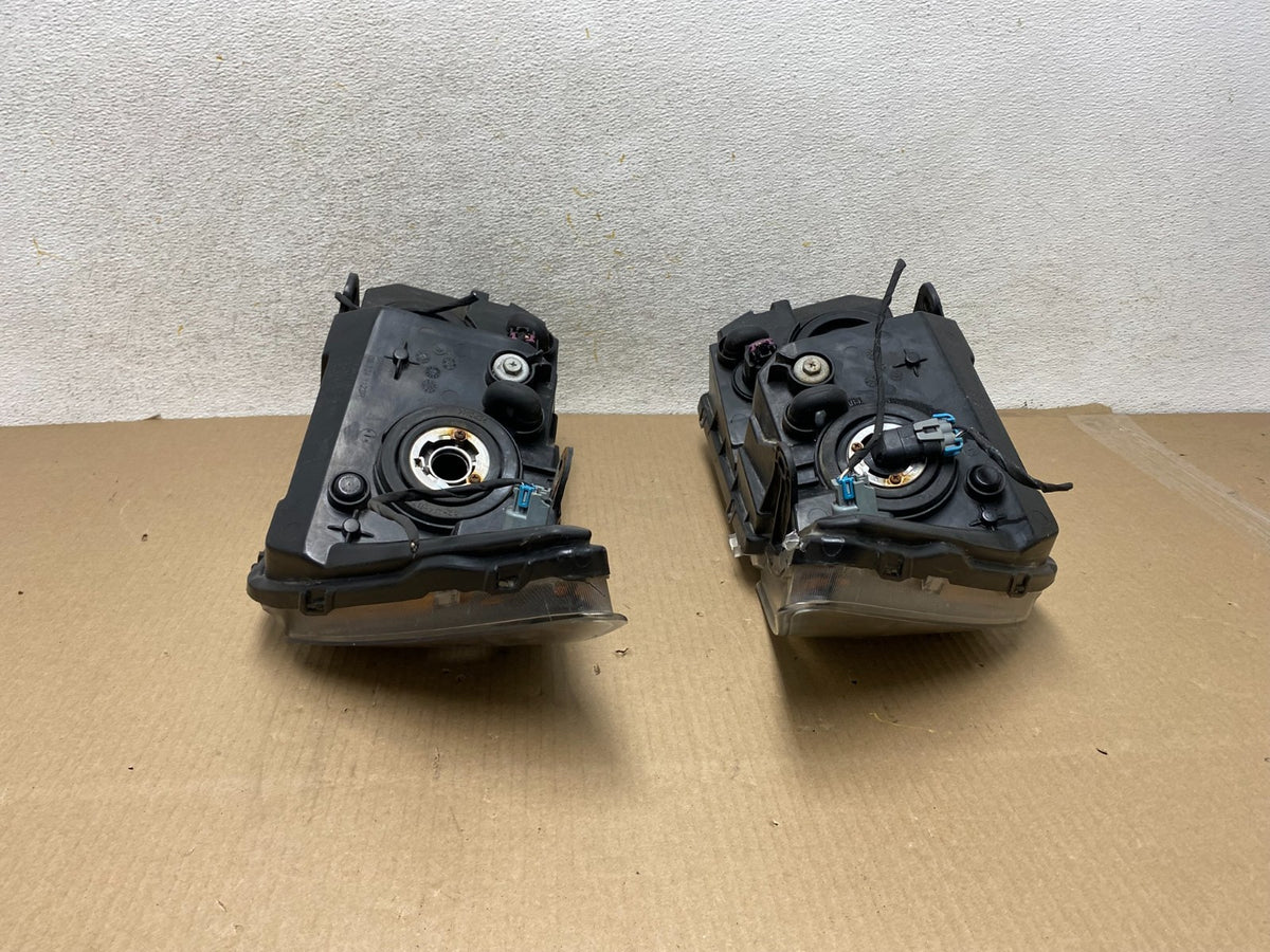 2009 to 2017 Dodge Journey Headlights Left+Right Set Halogen DEPO AH5725 DW7