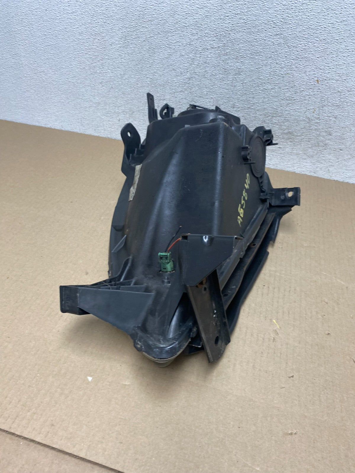 2002 to 2004 Honda CRV CR-V Right Passenger RH Halogen Headlight AG5840 DW8