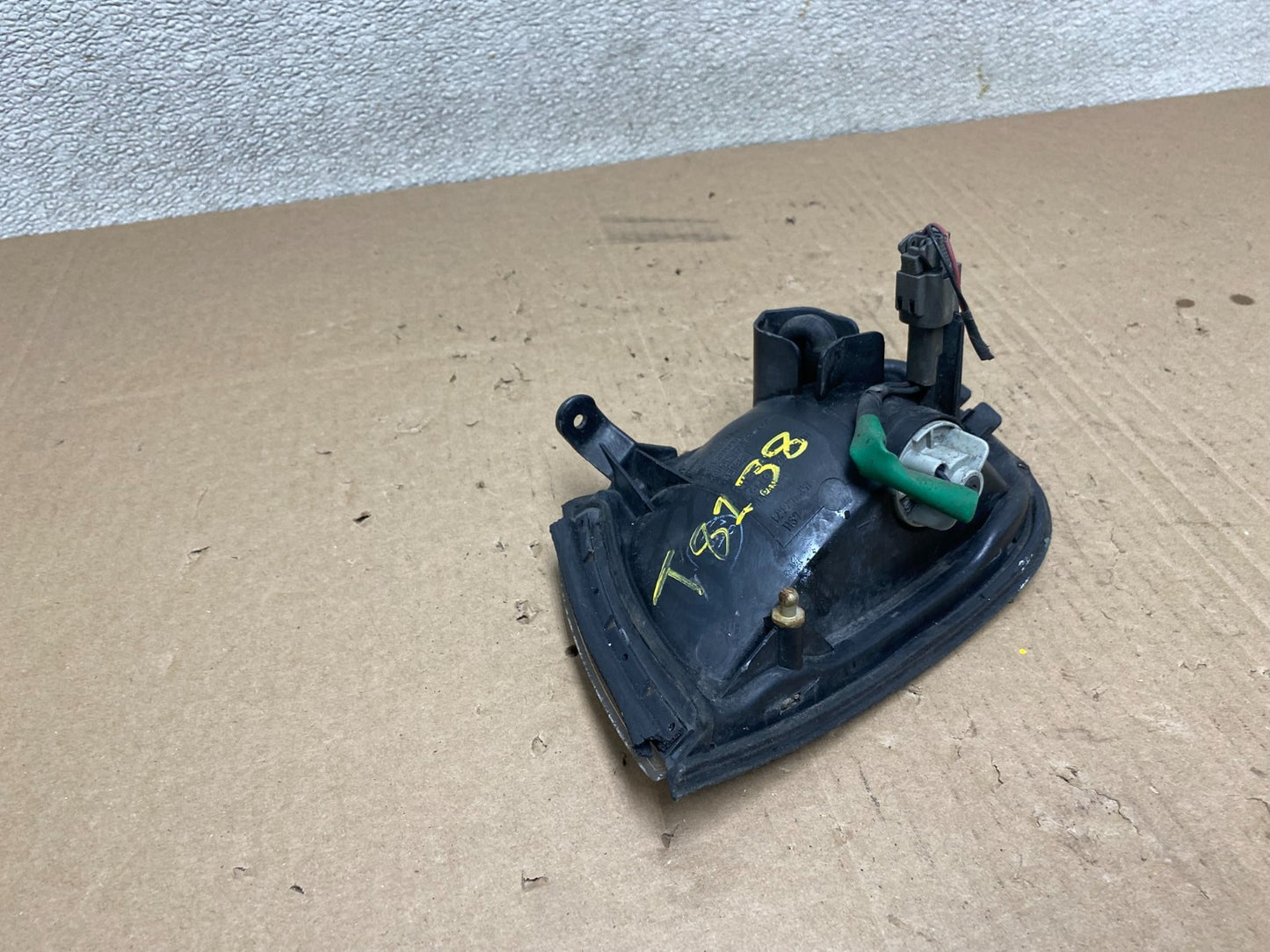 1997 - 1999 Nissan Maxima Right Passenger Rh Corner Turn Signal Oem T8238 DW4