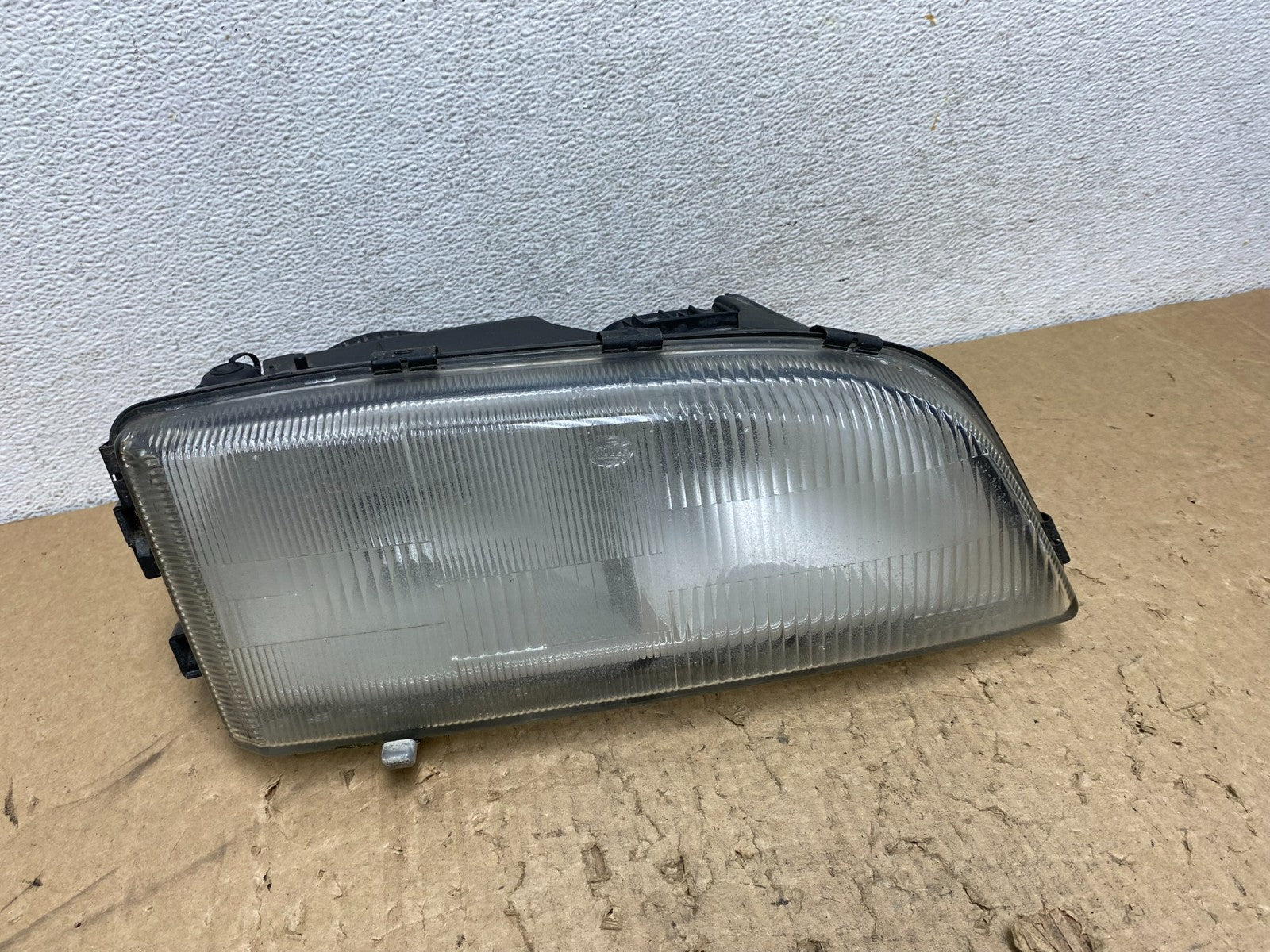 1997-2000 Volvo S70 C70 V70 Right Passenger Side Halogen Headlight AG1438 DW0